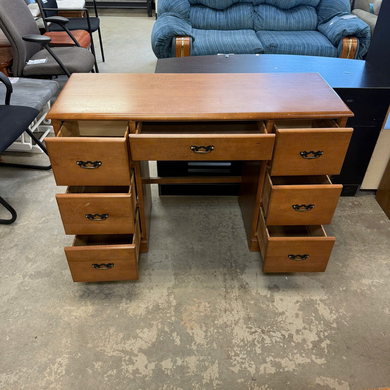 7 Drawer Desk