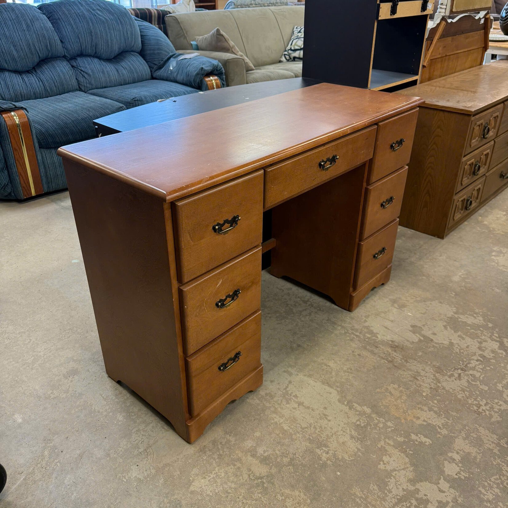7 Drawer Desk