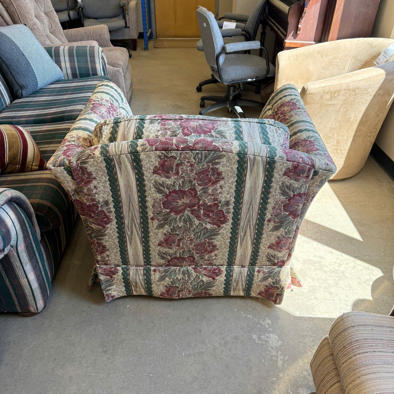 Floral Red/Green Chair