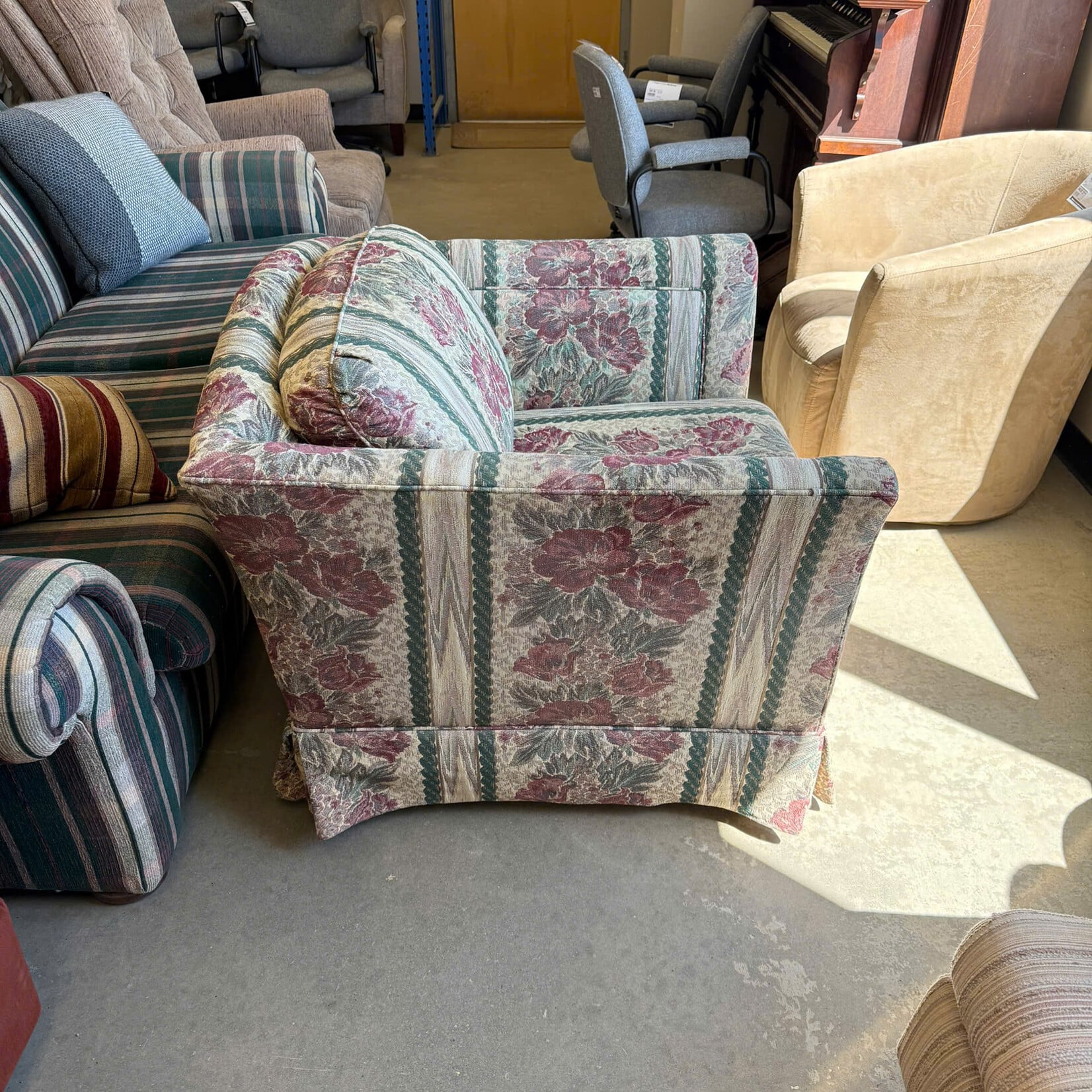 Floral Red/Green Chair