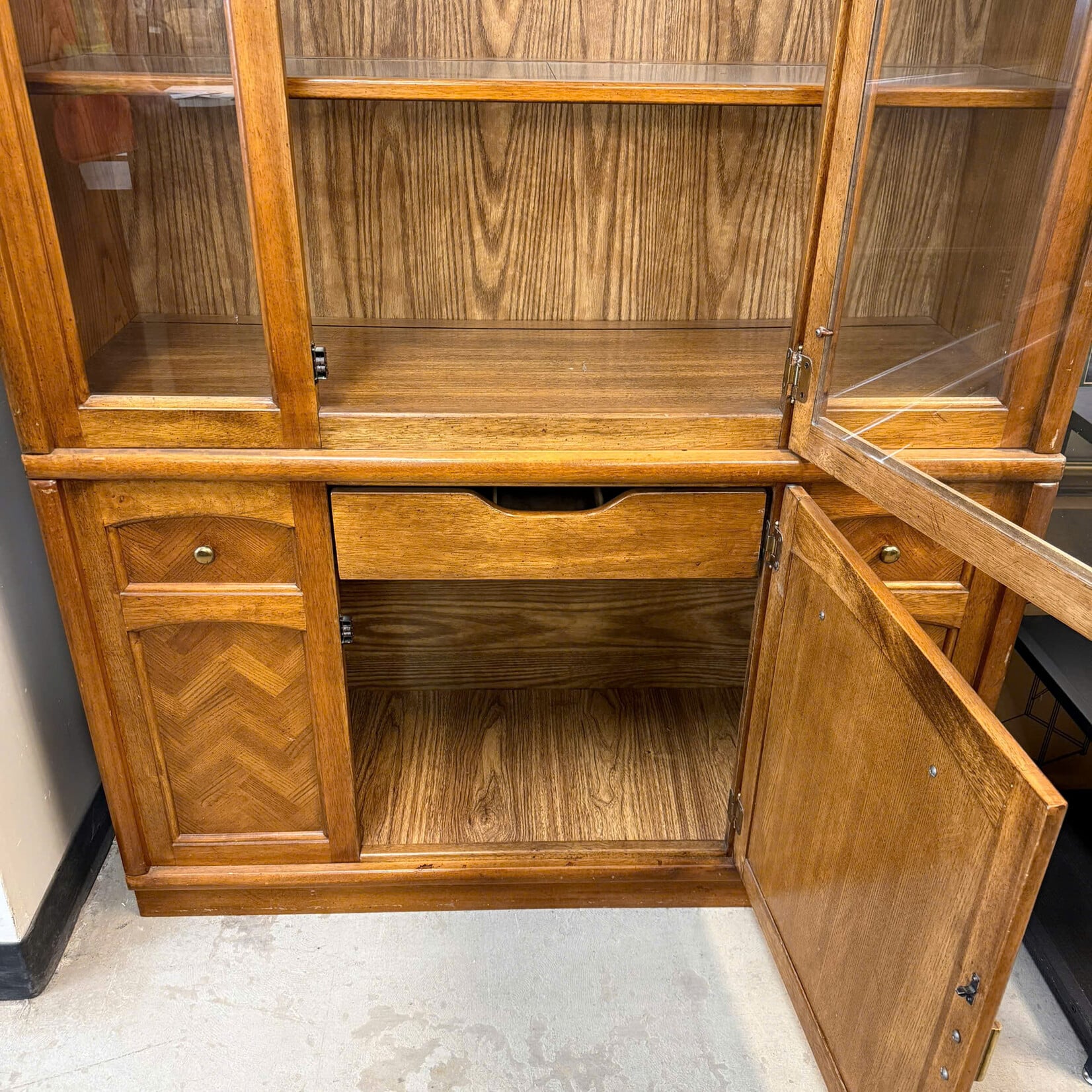 1 Door 2 Tier China Cabinet