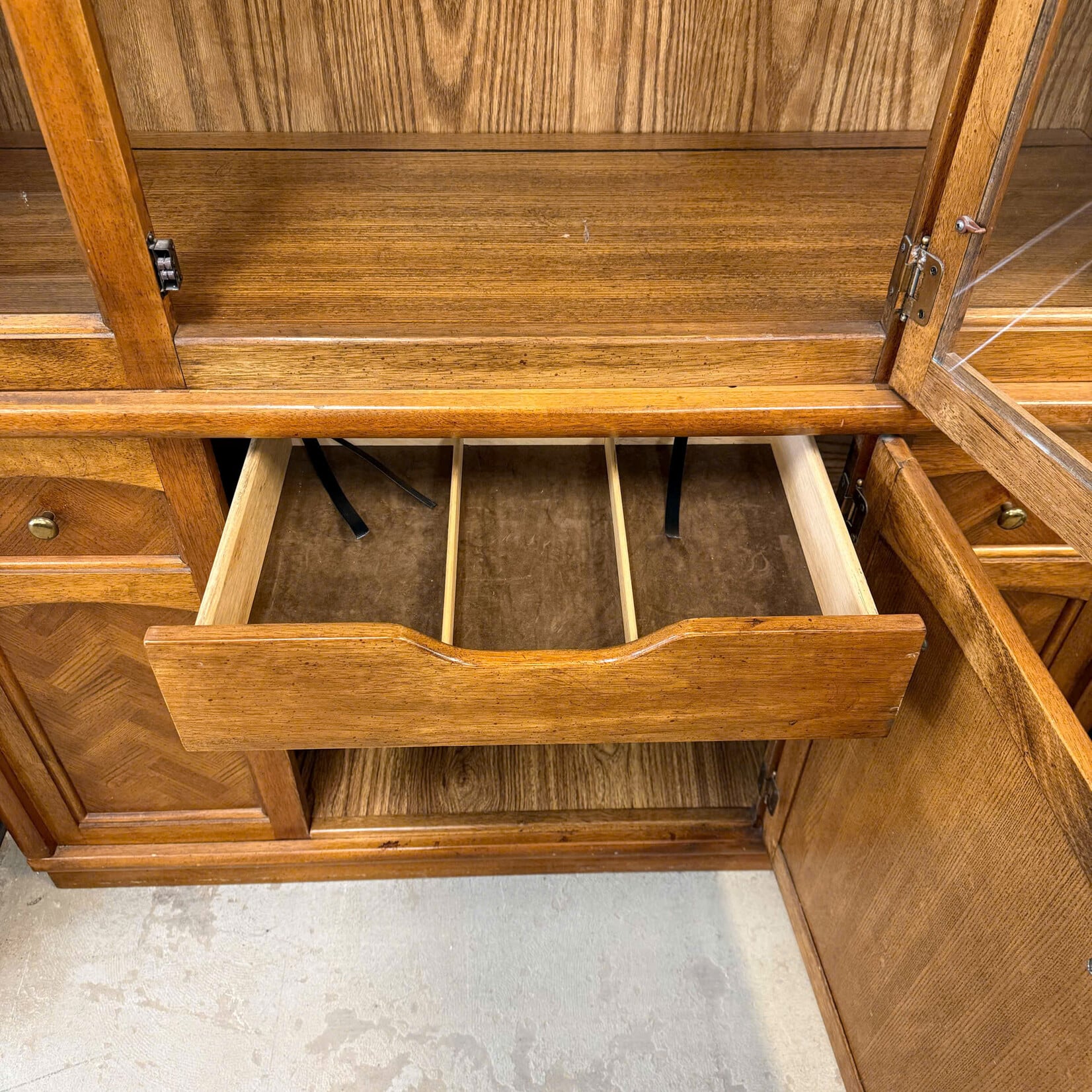 1 Door 2 Tier China Cabinet