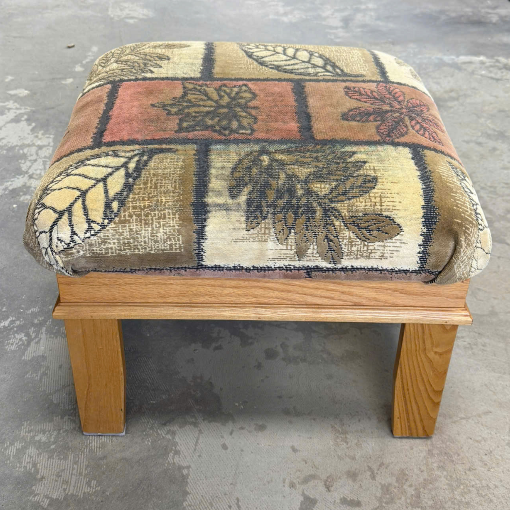 Leaf Design Ottoman