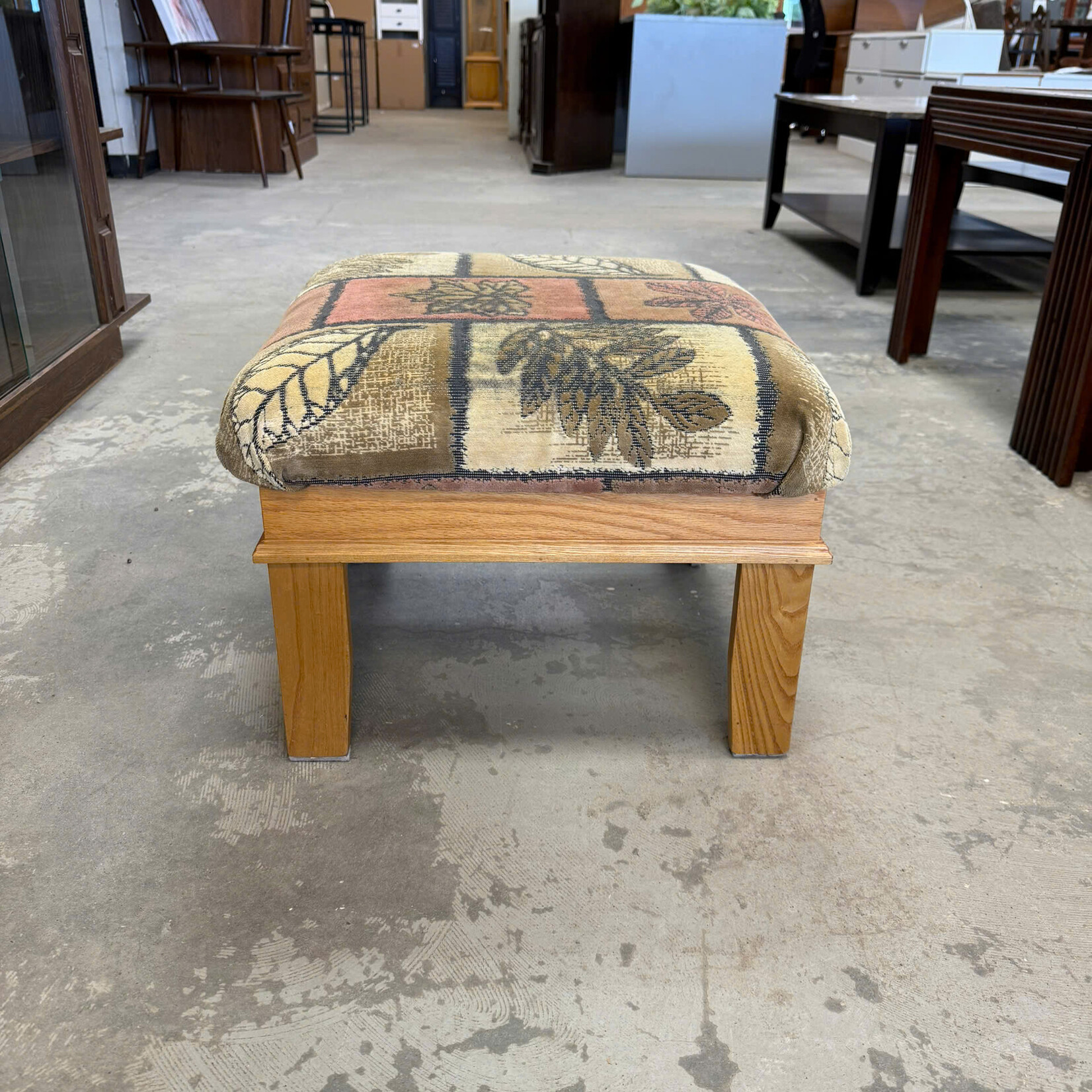 Leaf Design Ottoman