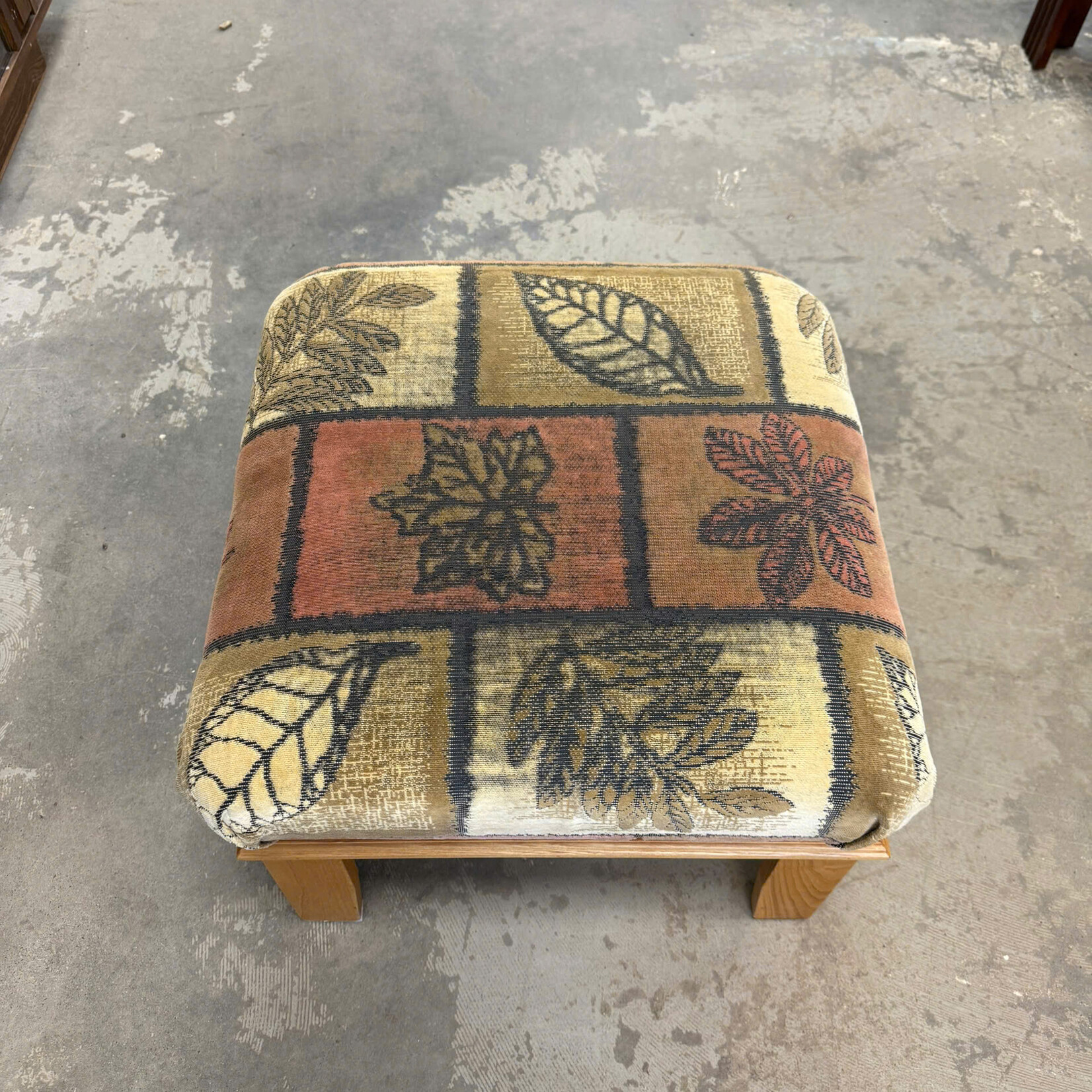 Leaf Design Ottoman