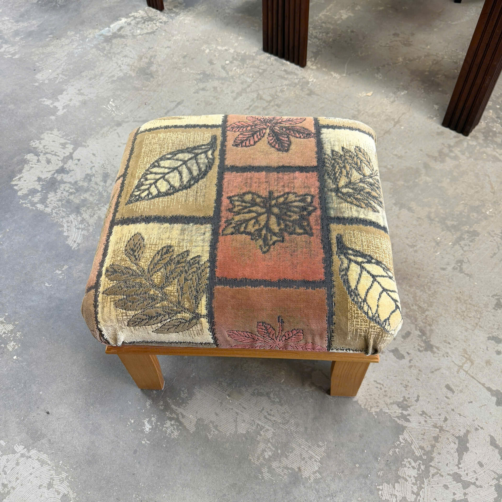 Leaf Design Ottoman
