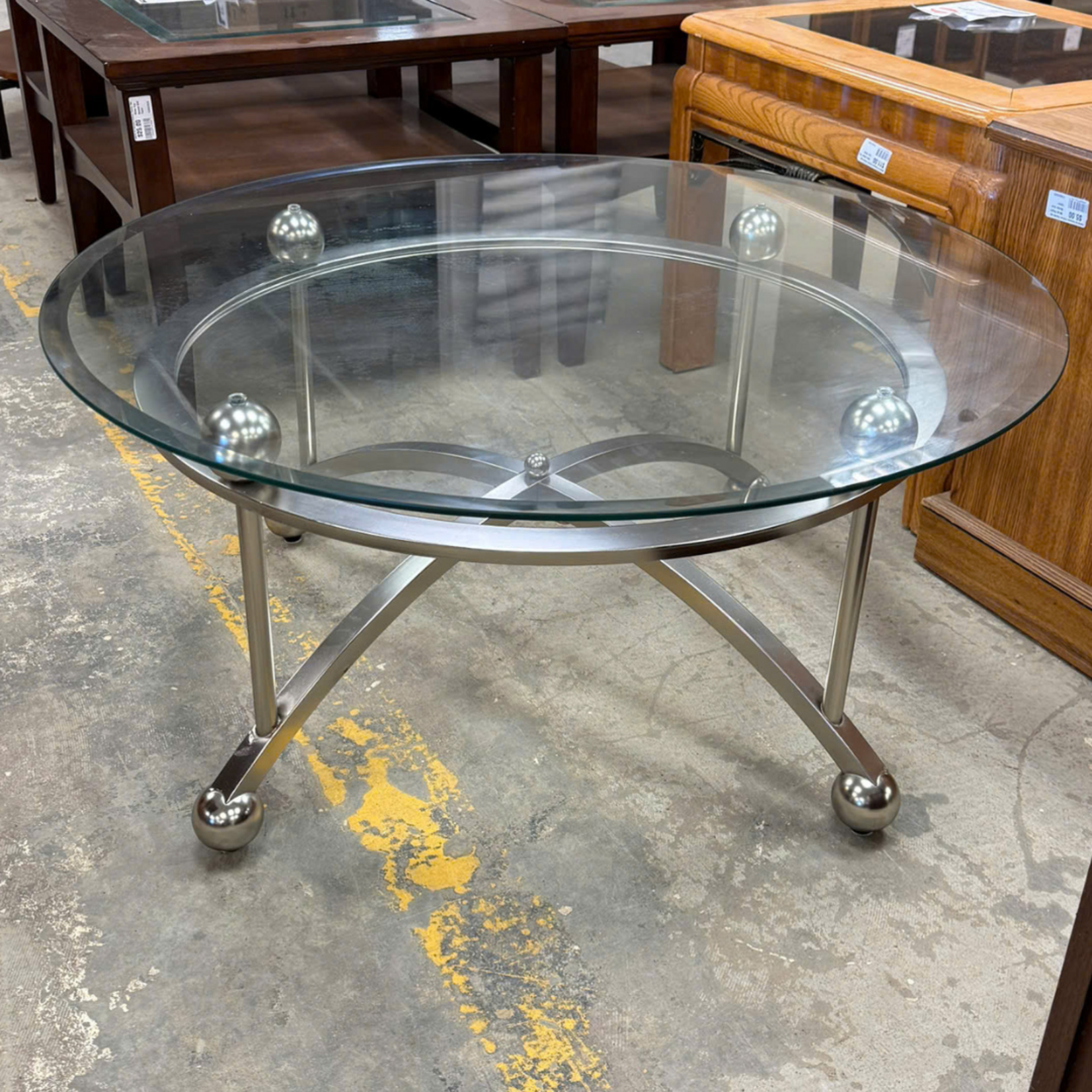 Rounded Glass Table/Silver Bottom