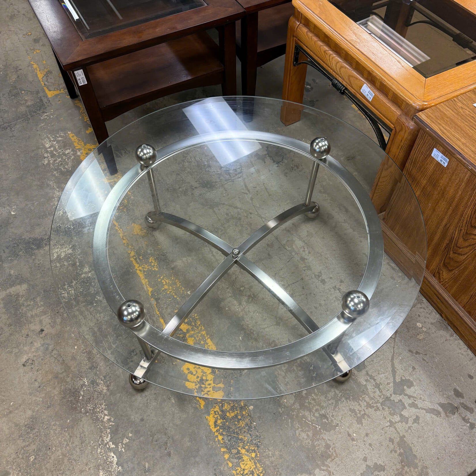 Rounded Glass Table/Silver Bottom