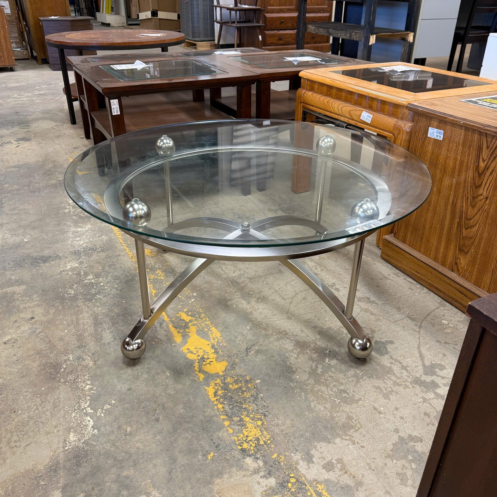 Rounded Glass Table/Silver Bottom