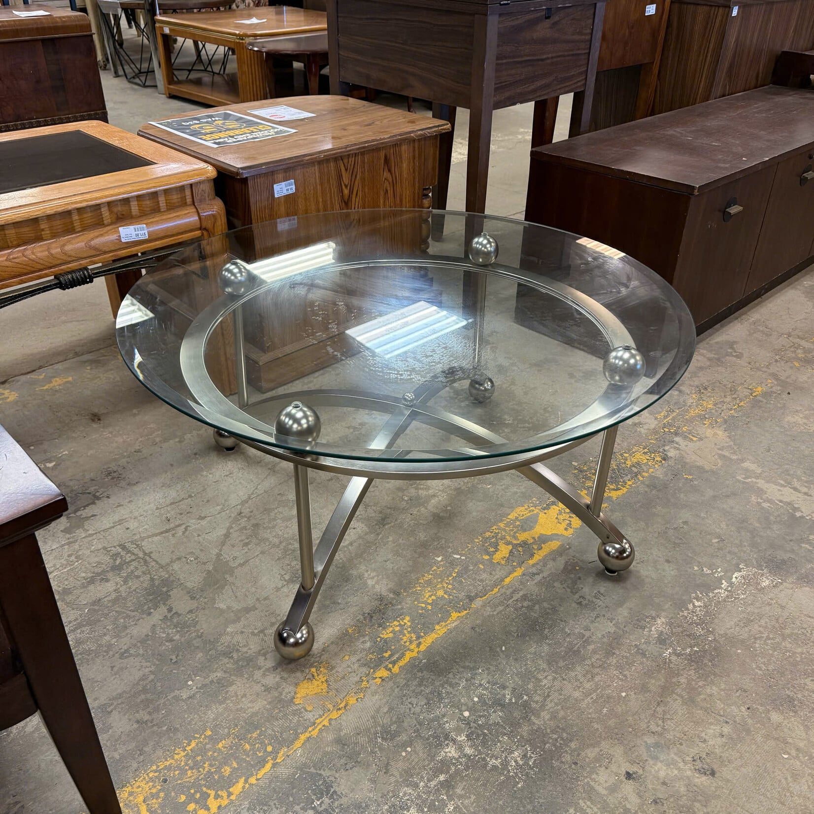 Rounded Glass Table/Silver Bottom