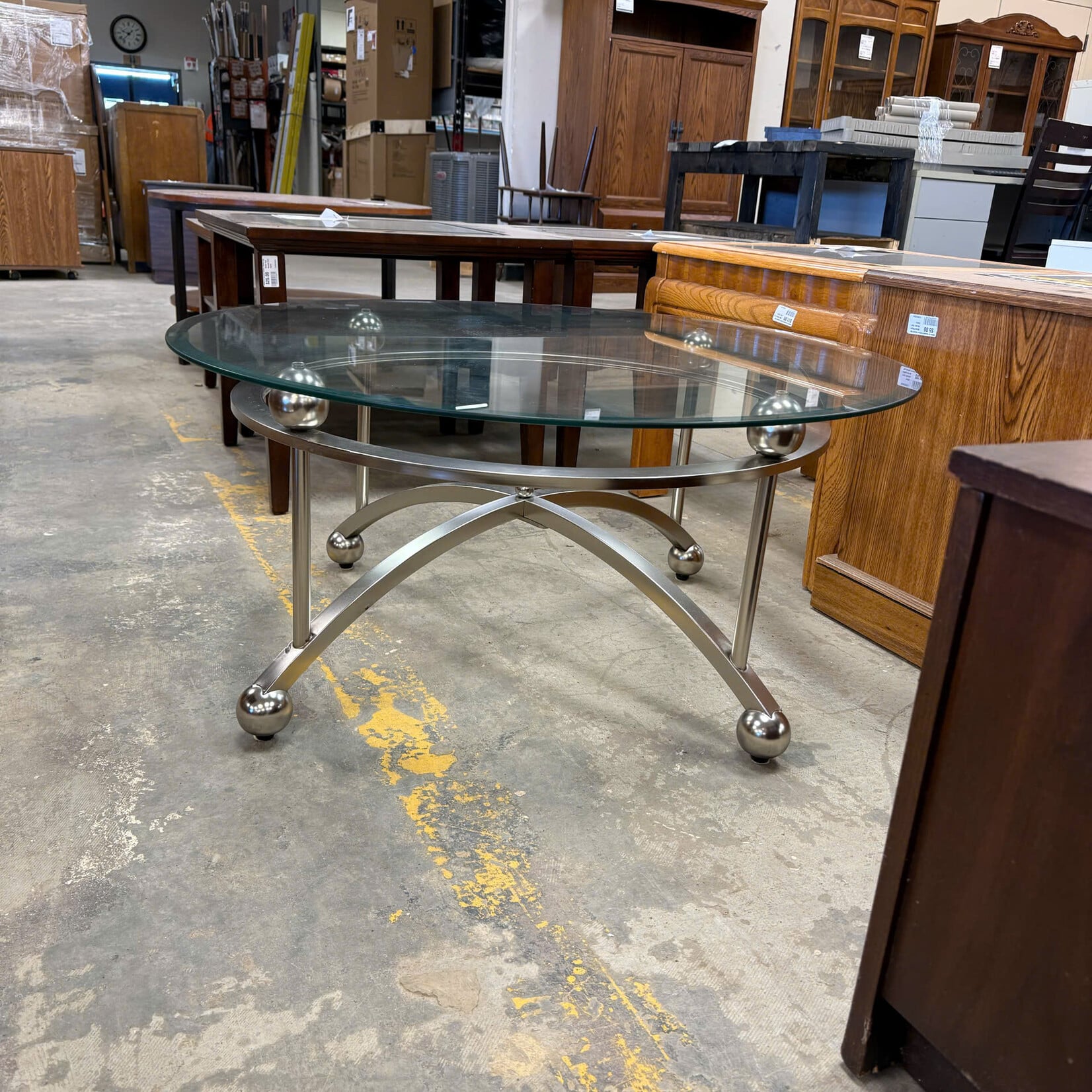 Rounded Glass Table/Silver Bottom