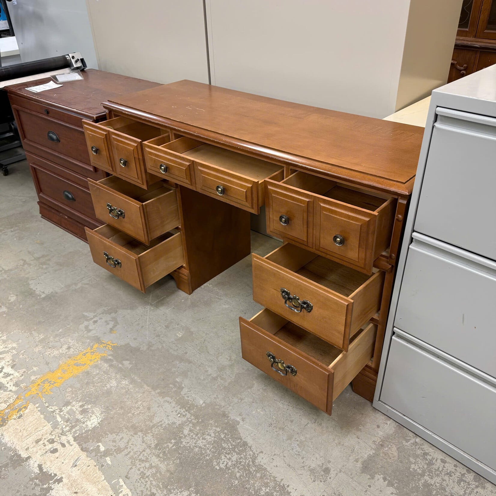 7 Drawer Desk