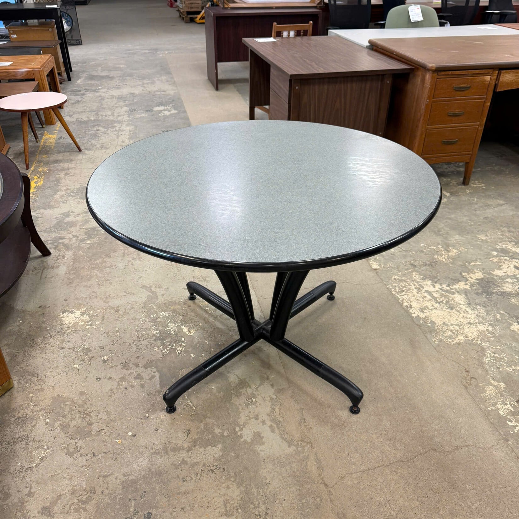 42" Round Table