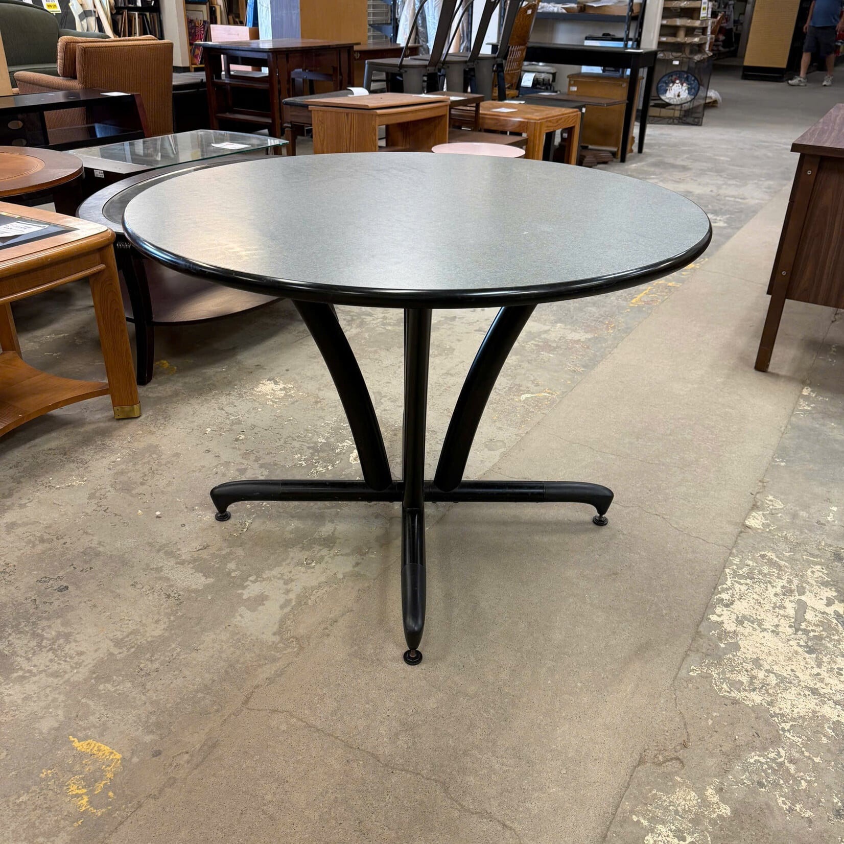42" Round Table