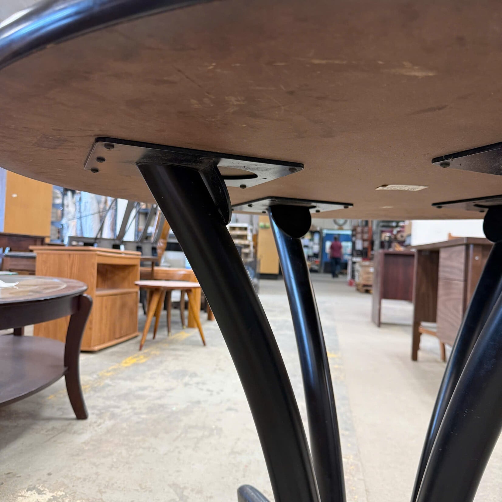42" Round Table
