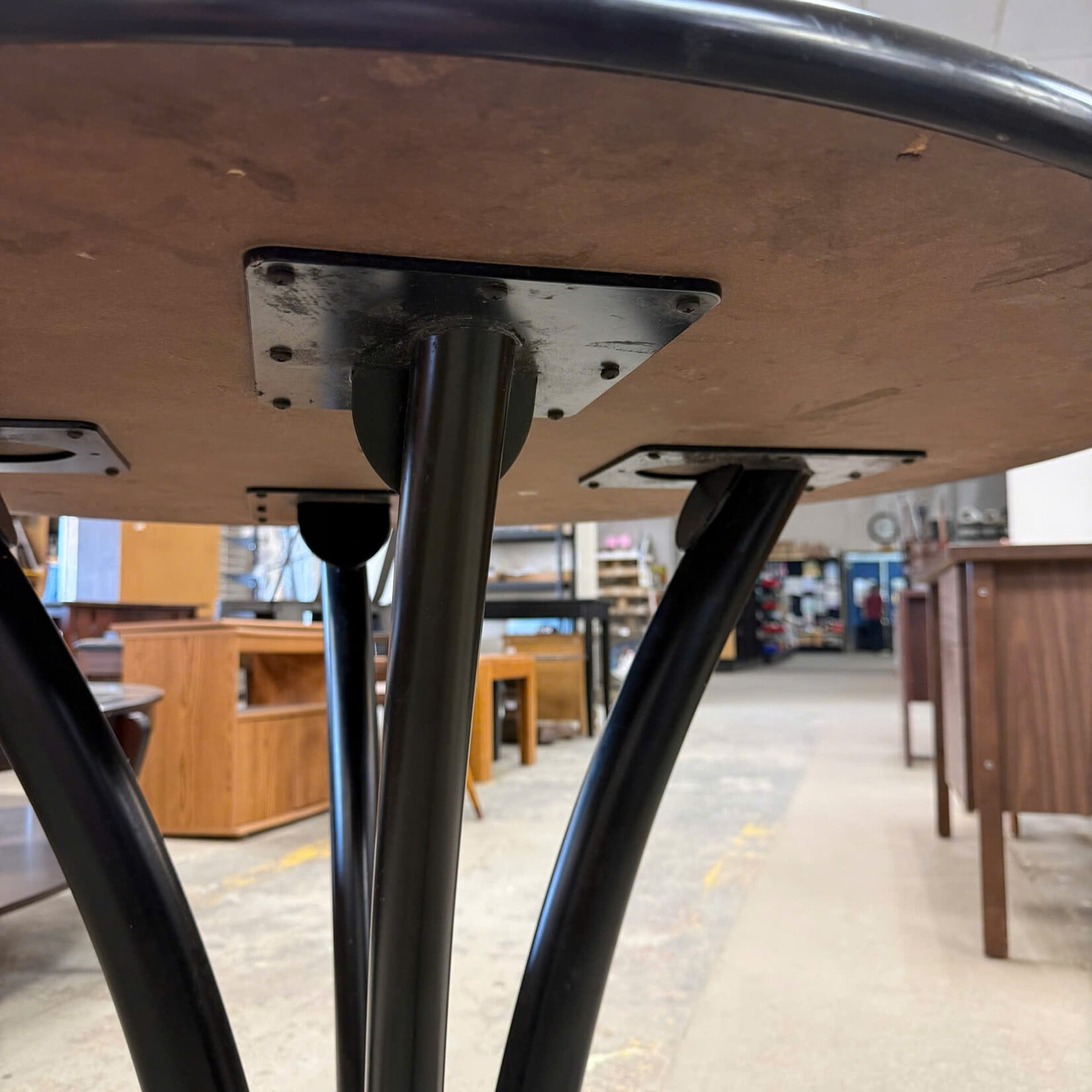 42" Round Table