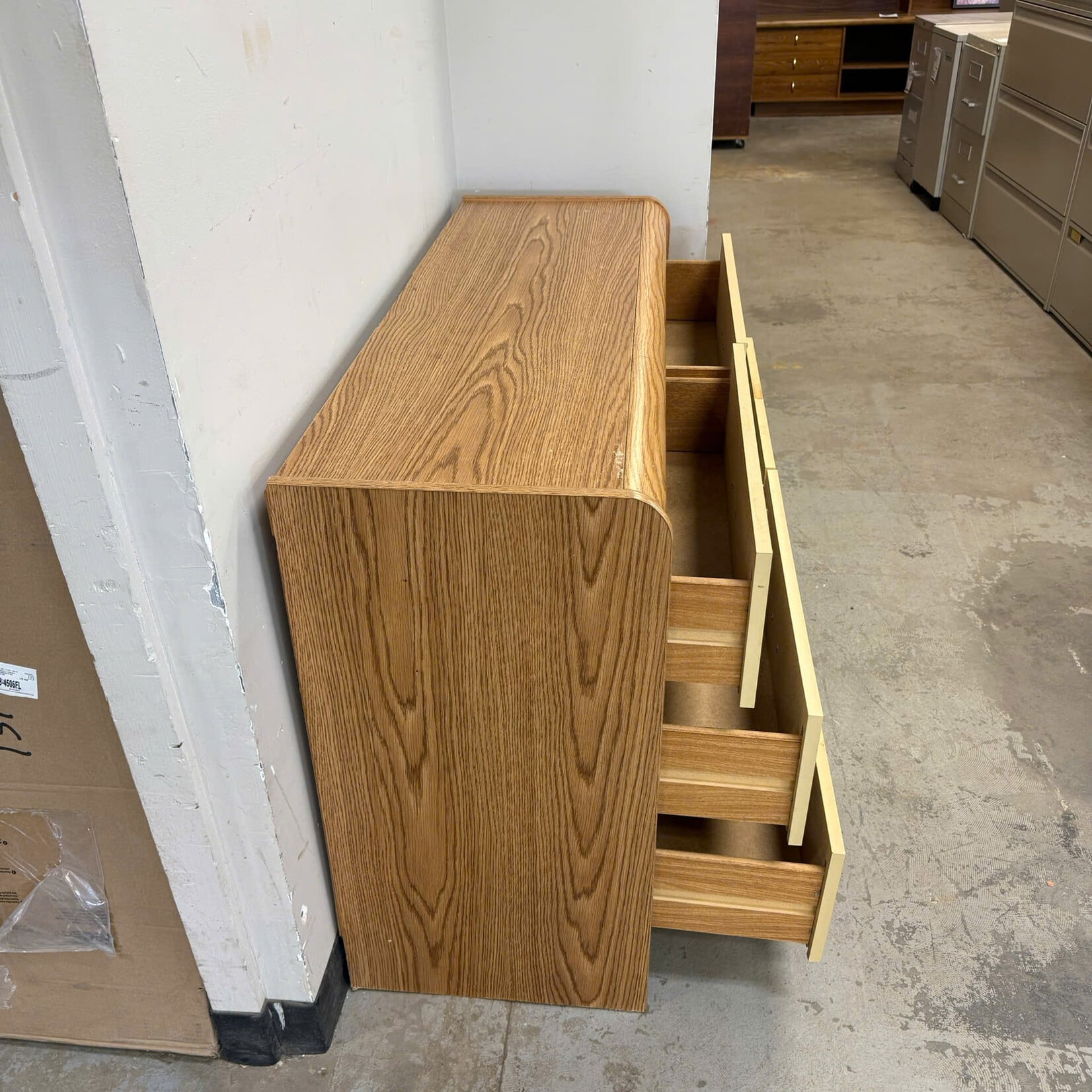 6 Drawer Slender Gold Handle/W Dresser