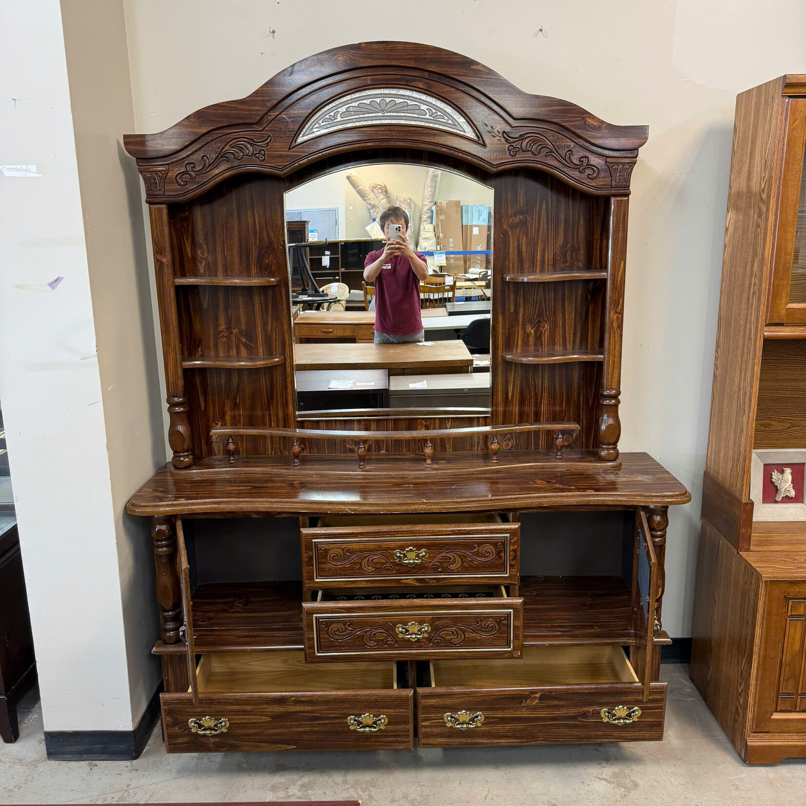 Dresser & Mirror Hutch