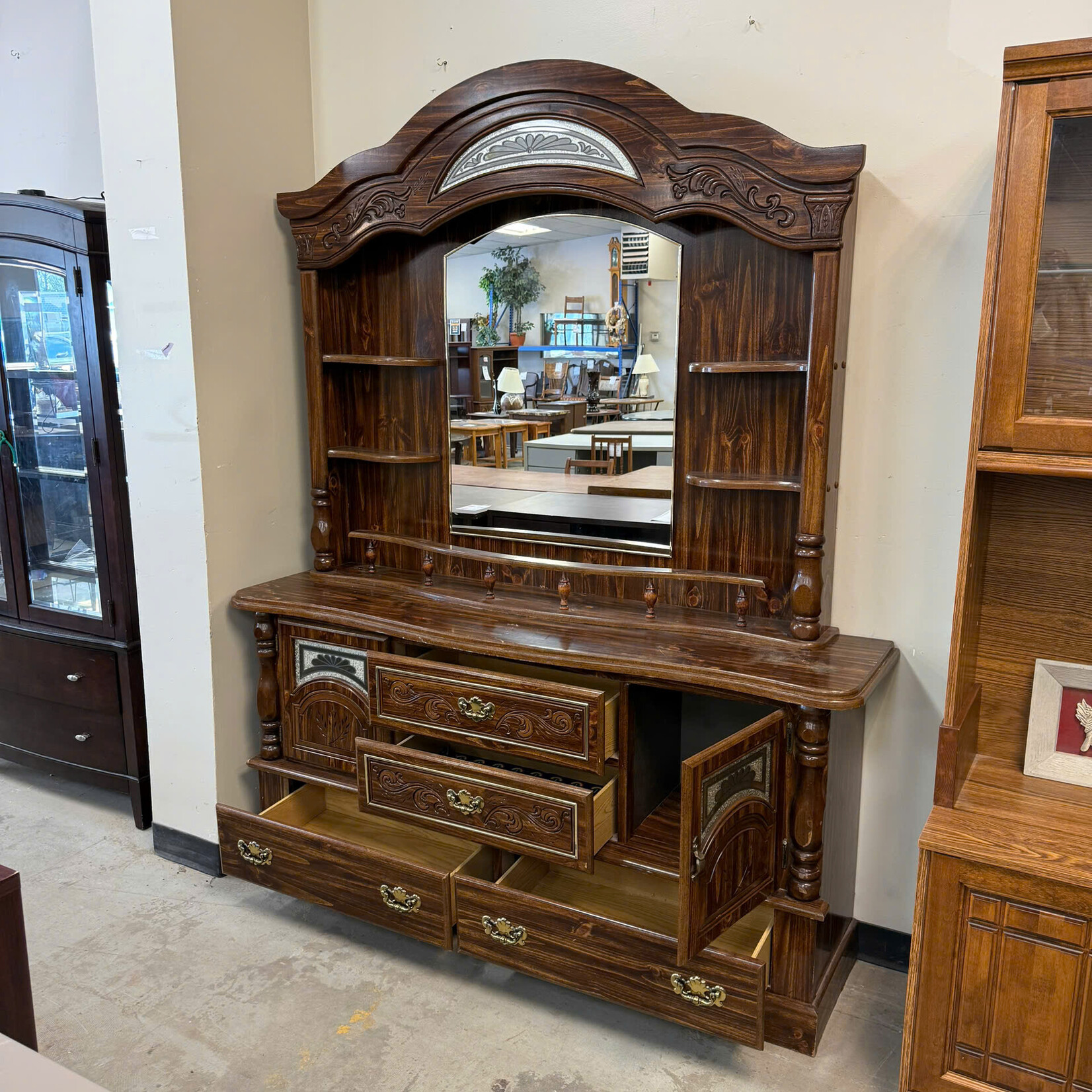 Dresser & Mirror Hutch