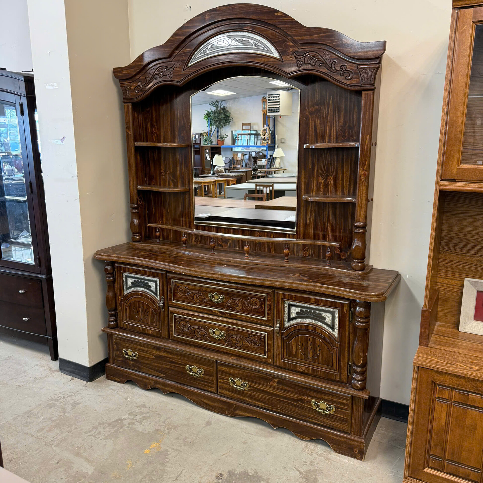 Dresser & Mirror Hutch