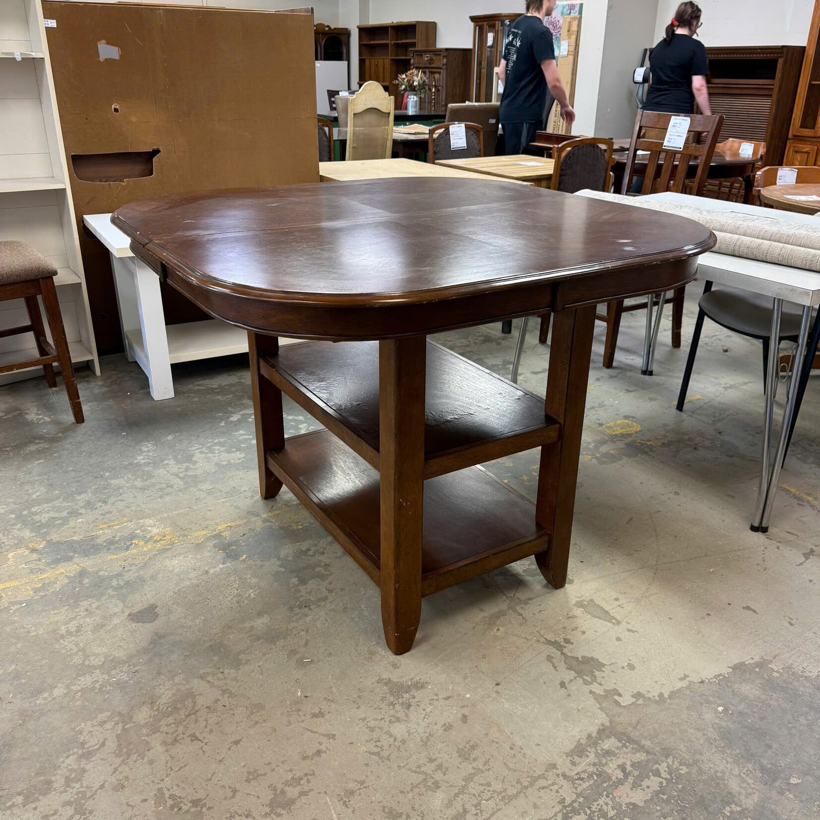 Dining Table with 2 Leafs
