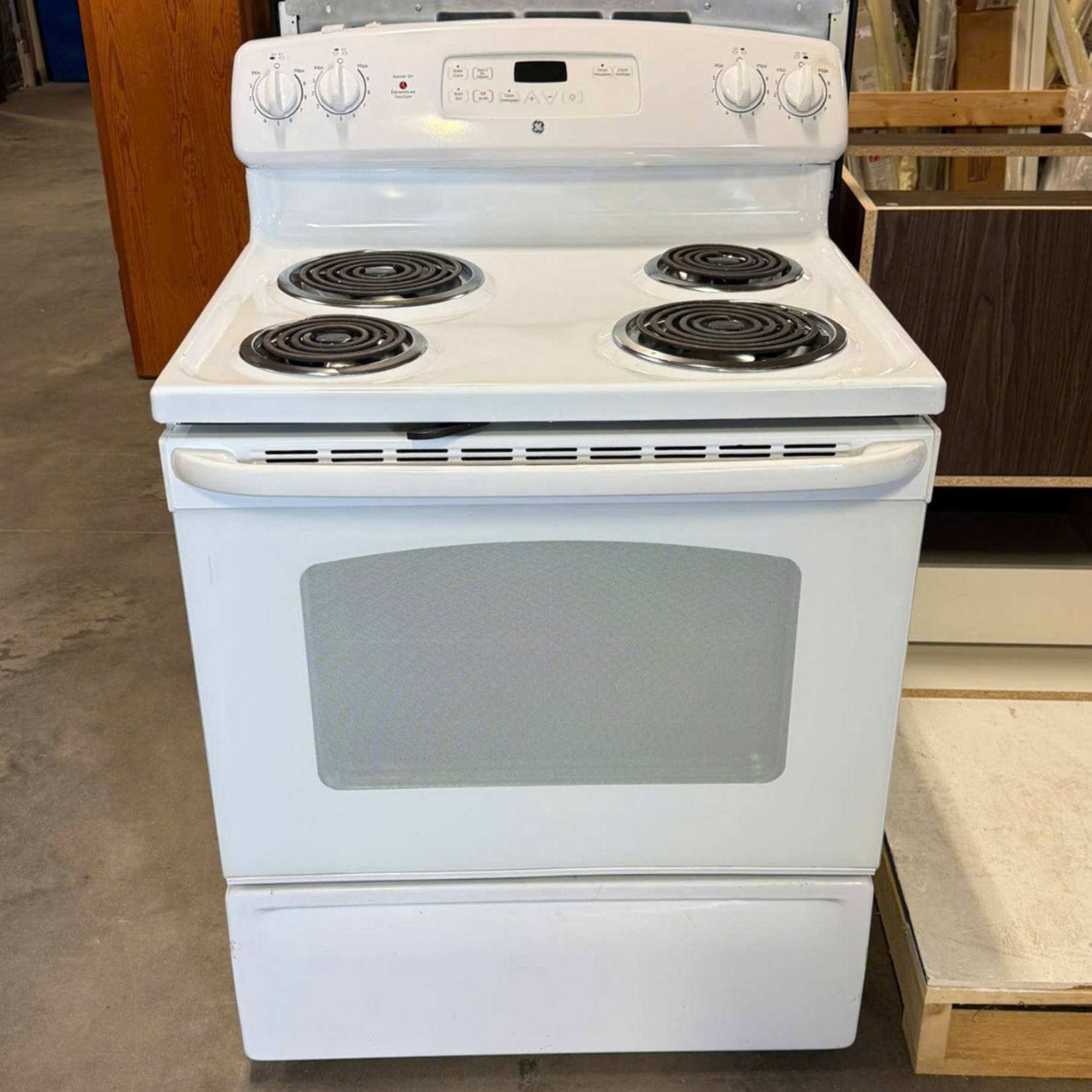 General Electric White Stove