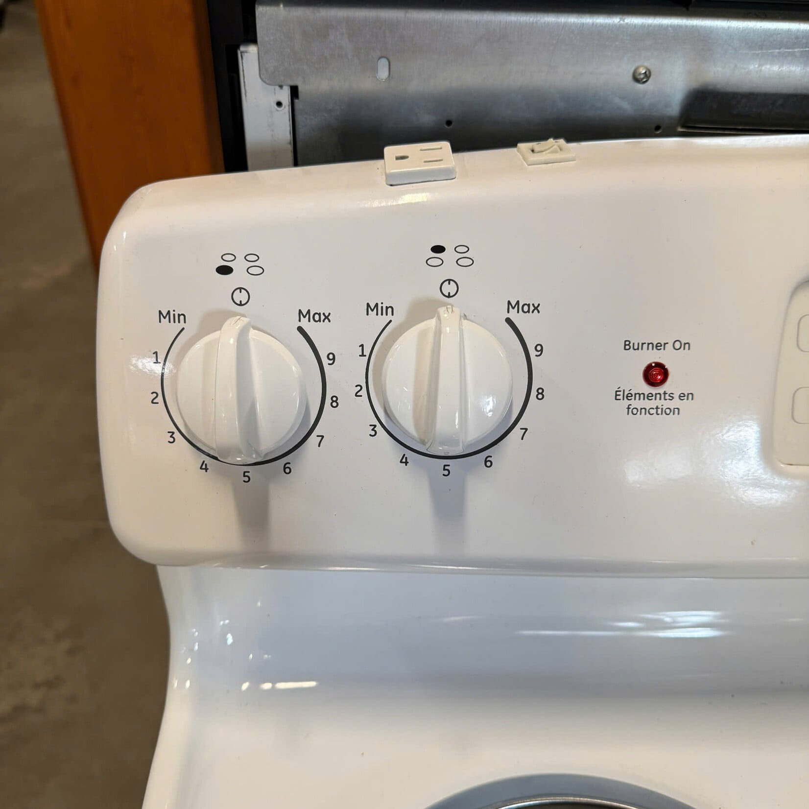 General Electric White Stove