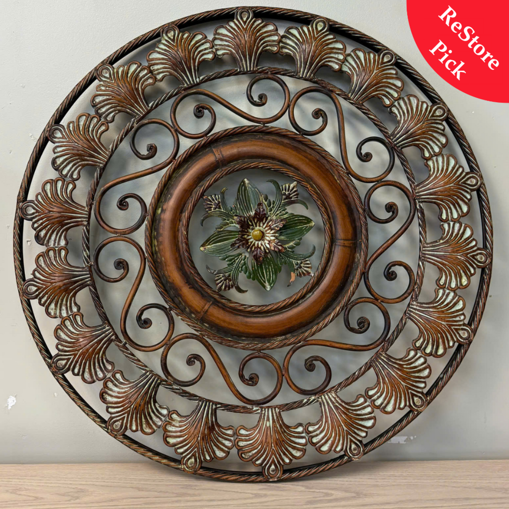 Metal Round Decoration