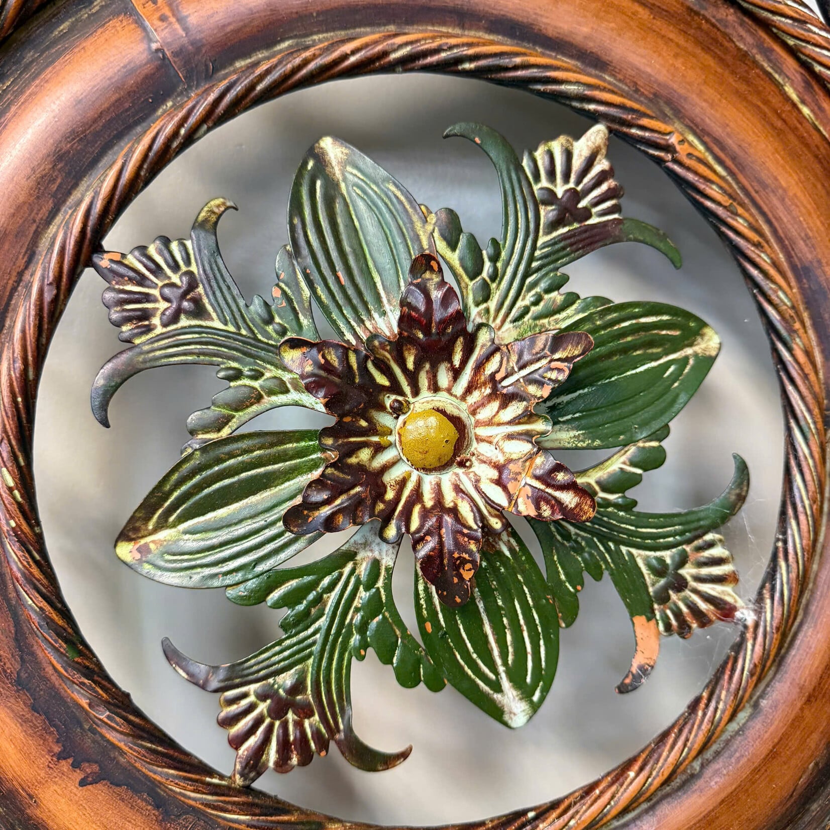 Metal Round Decoration