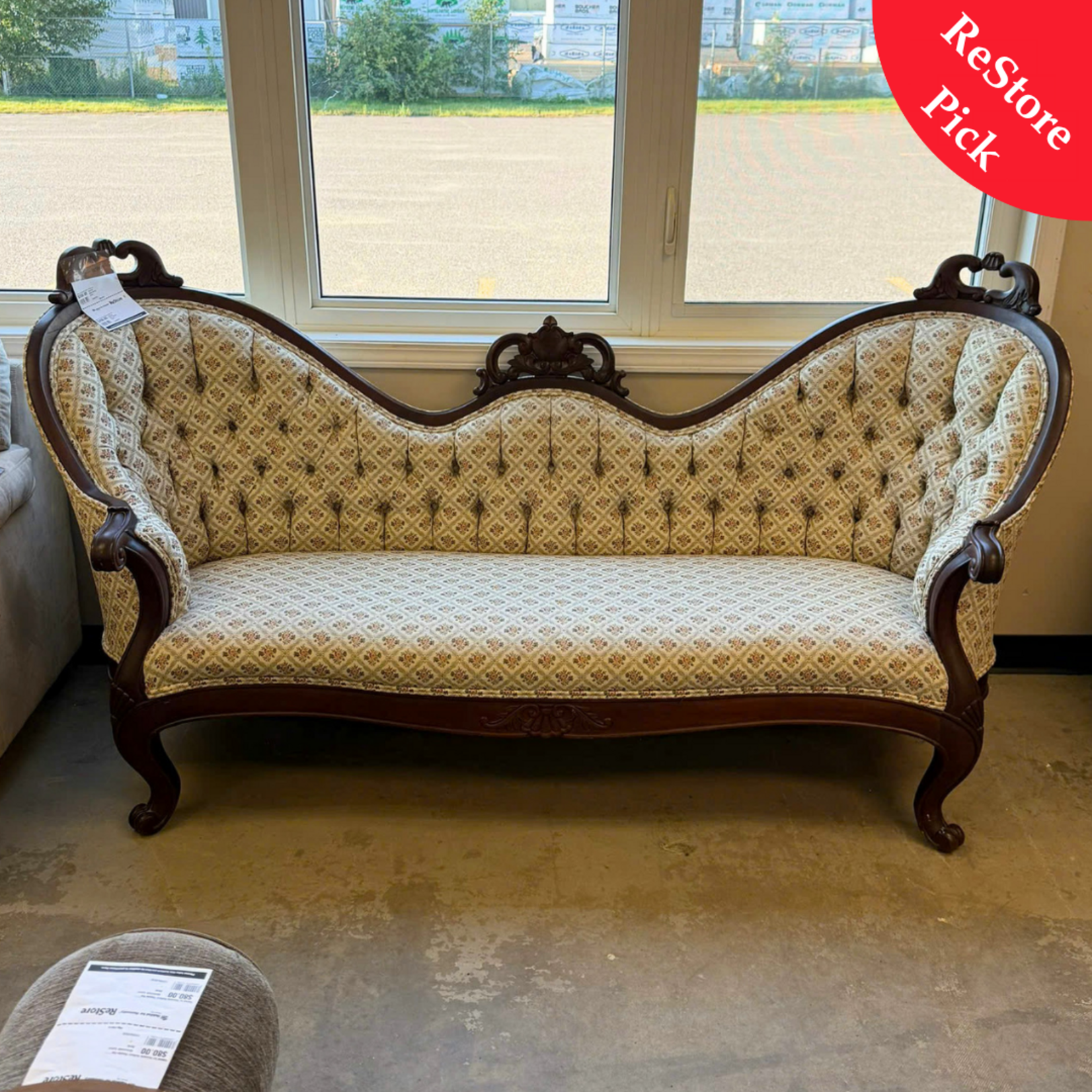 Victorian White Stylish Couch