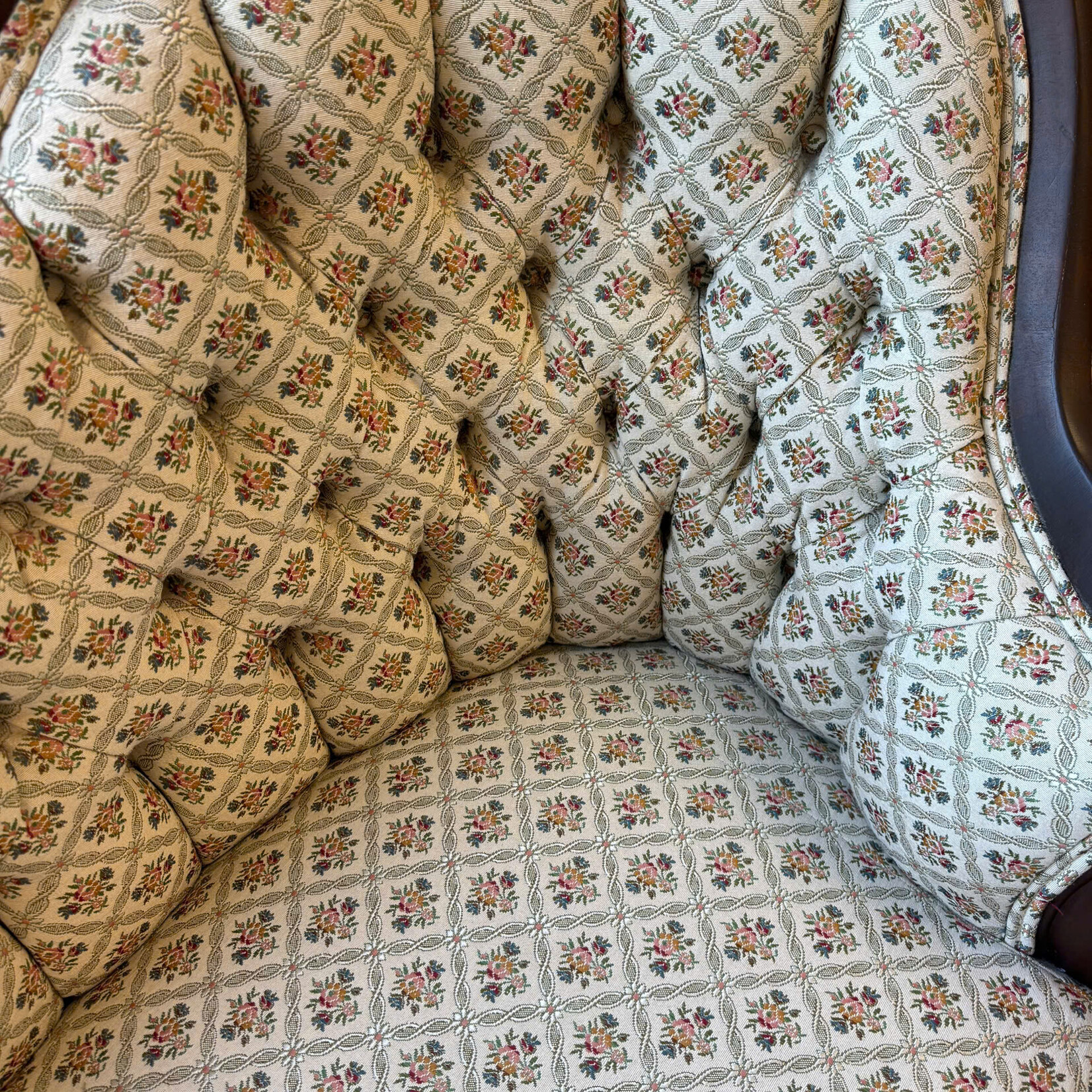 Victorian White Stylish Couch