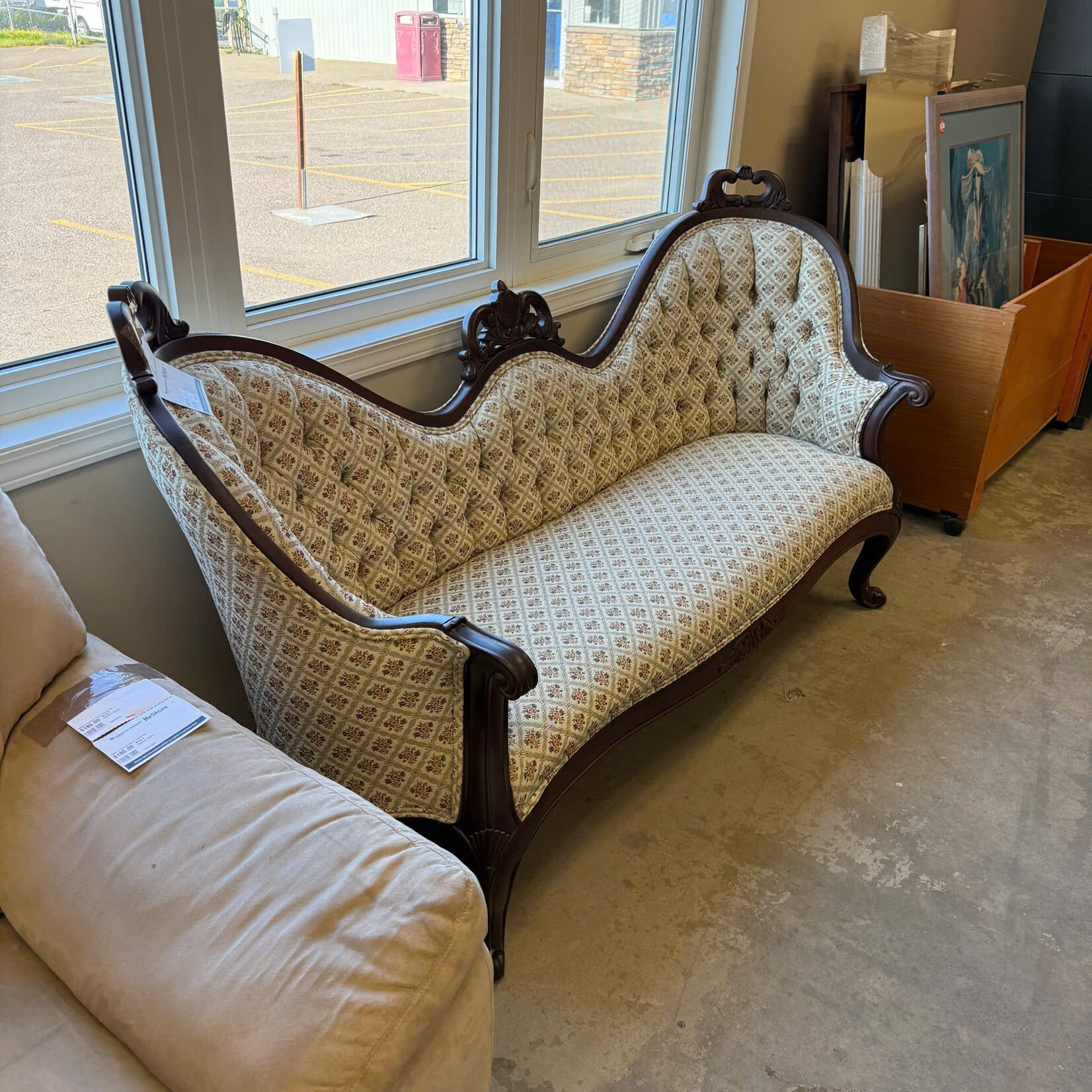 Victorian White Stylish Couch