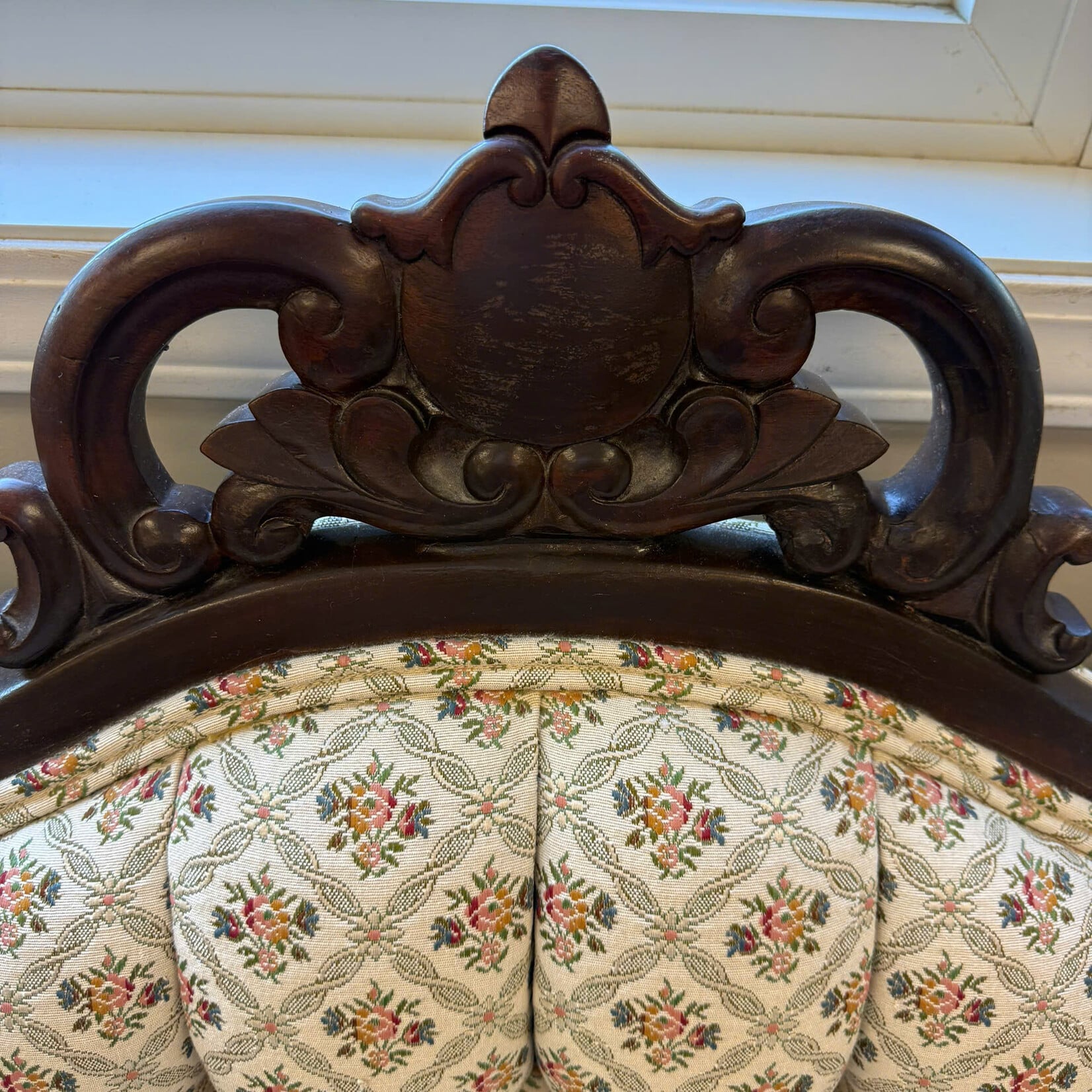 Victorian White Stylish Couch