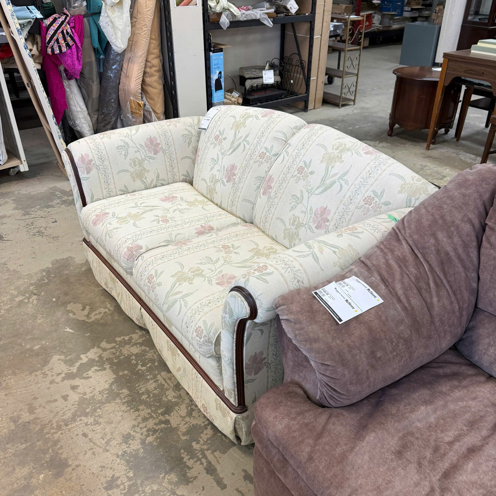 White Flower Design Love Seat