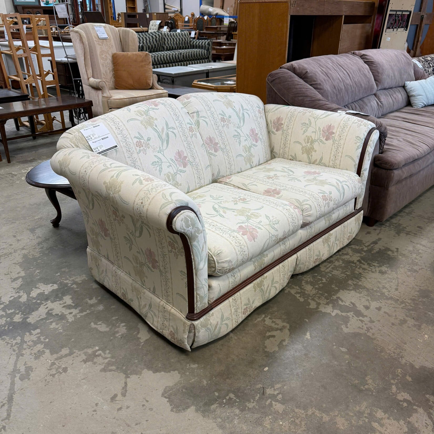 White Flower Design Love Seat