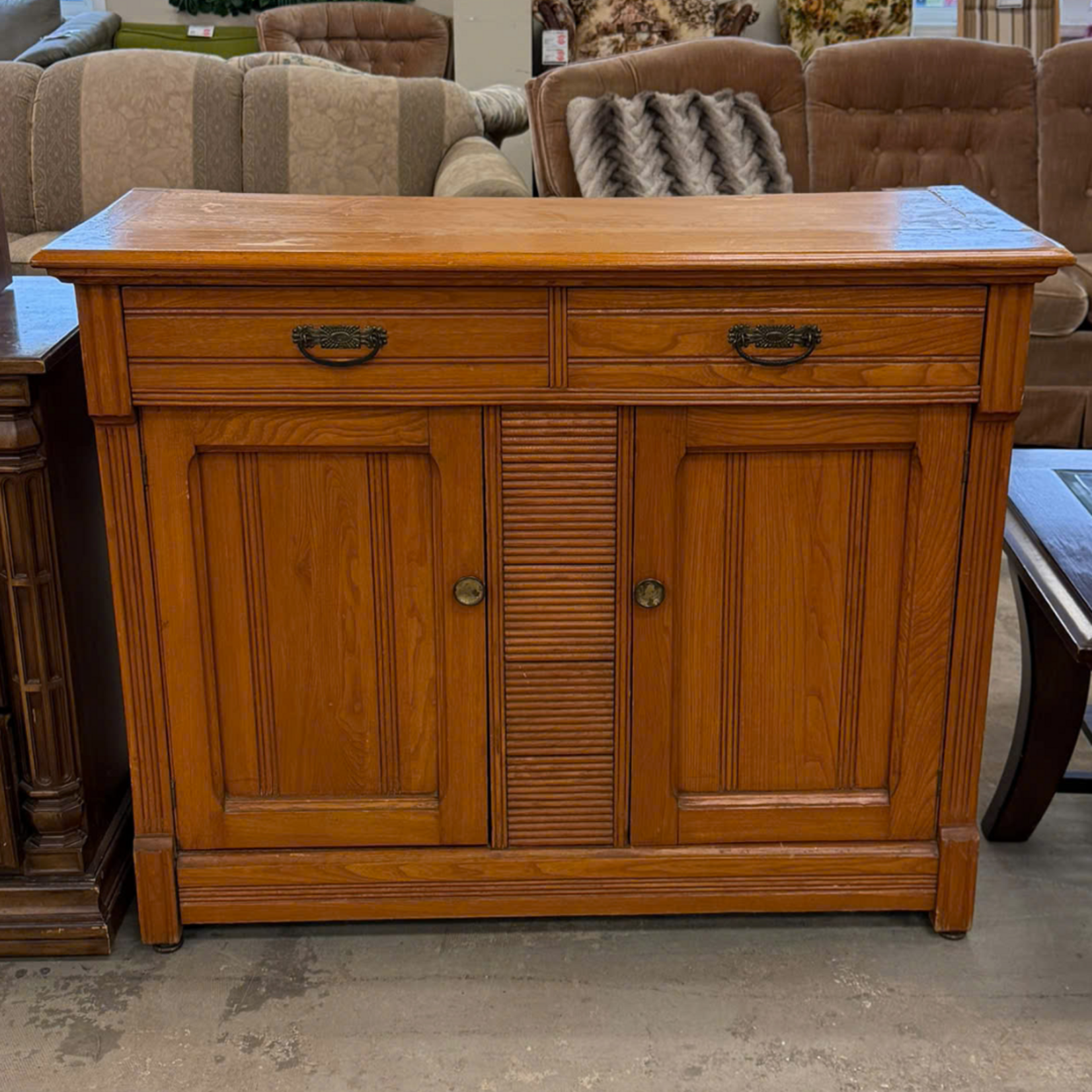 2 Drawers 2 Doors Hutch