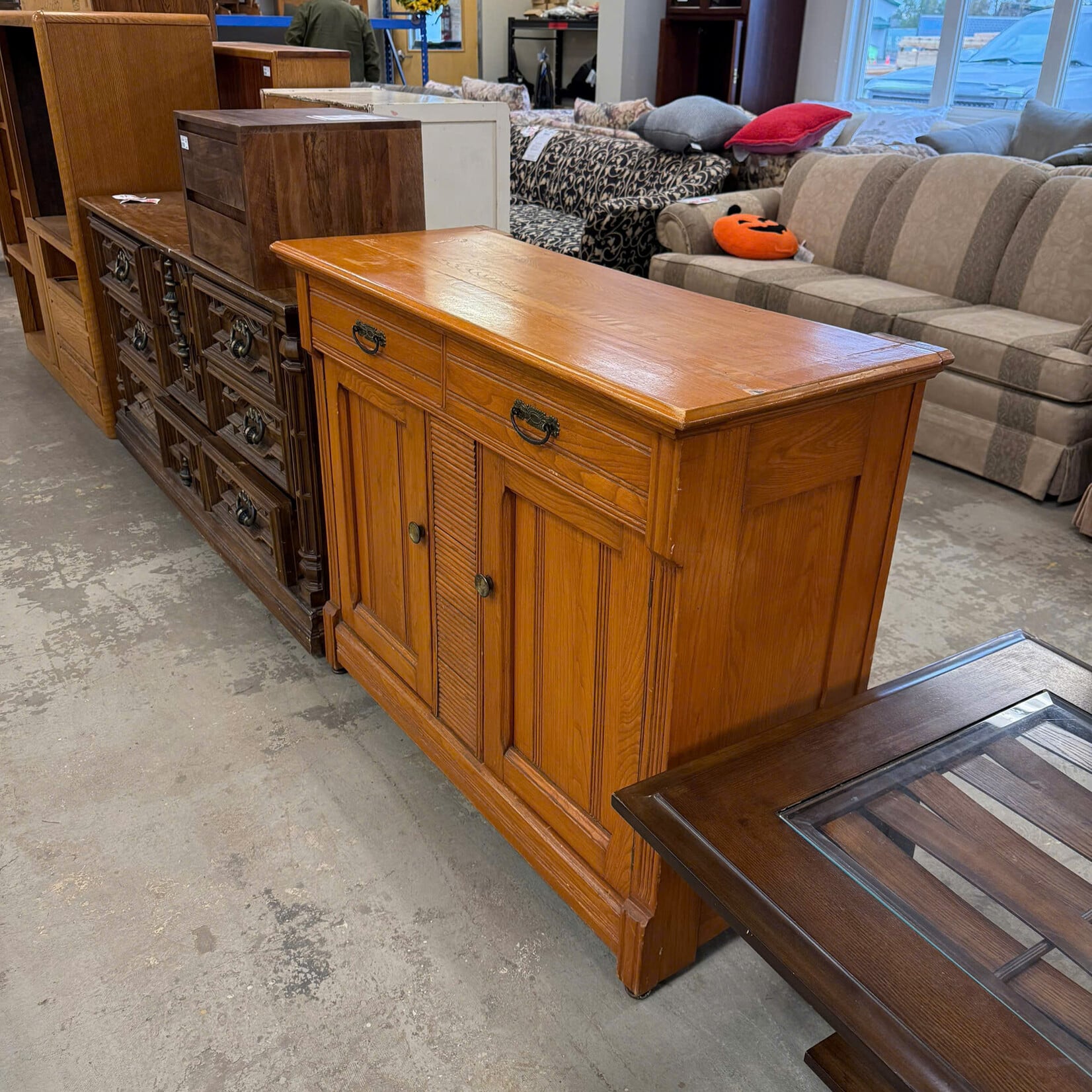 2 Drawers 2 Doors Hutch