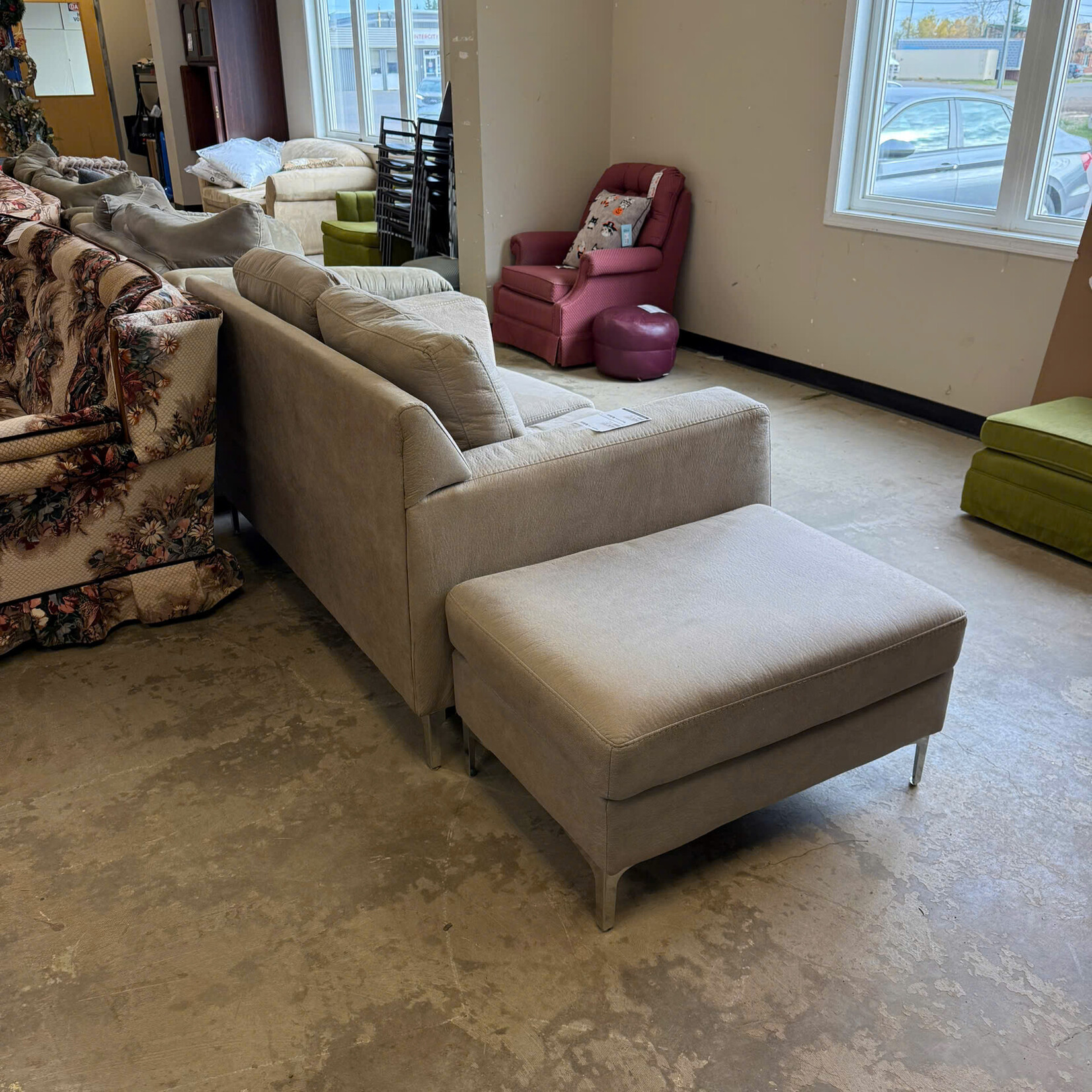 Loveseat & Ottoman