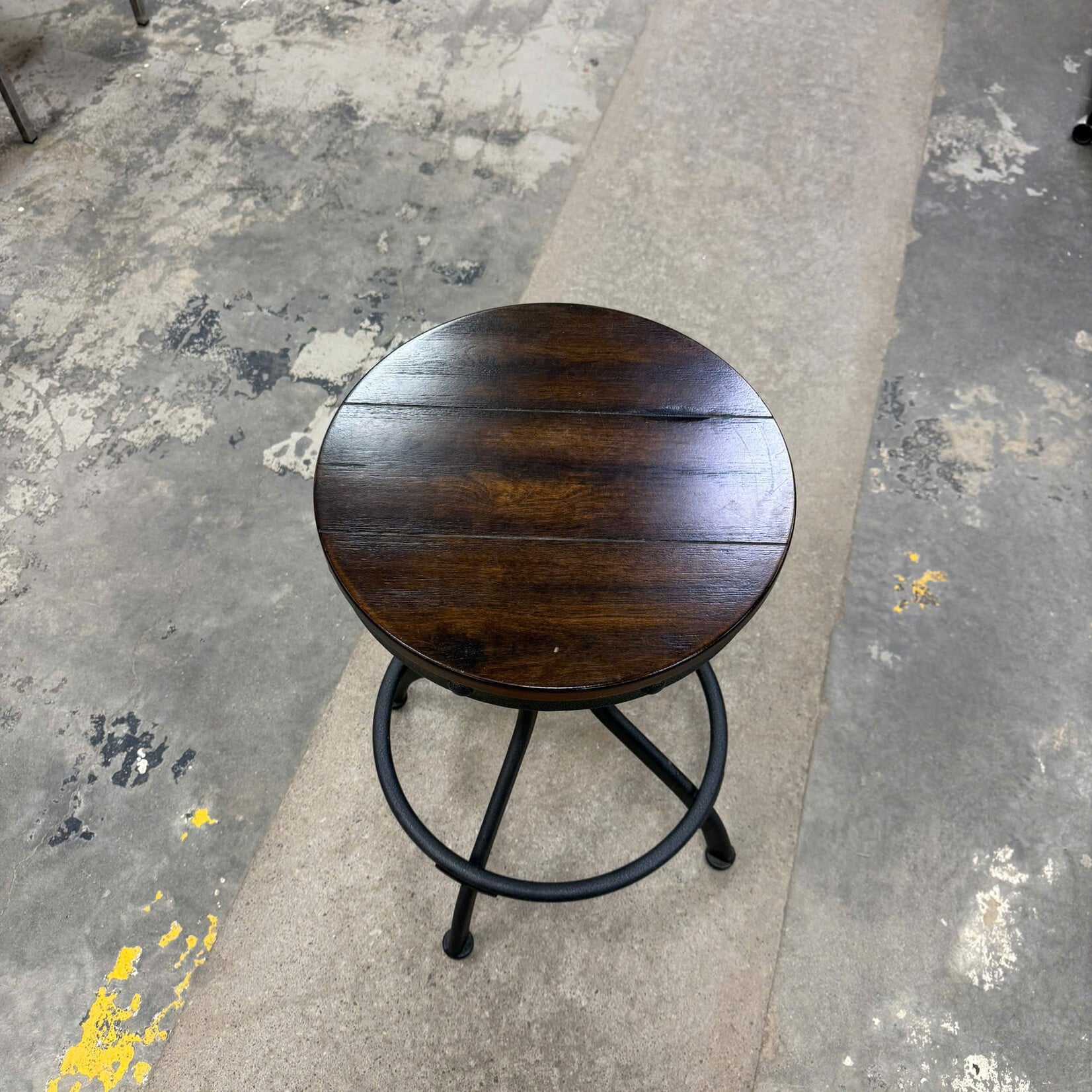 Adjustable Height Swivel Barstool