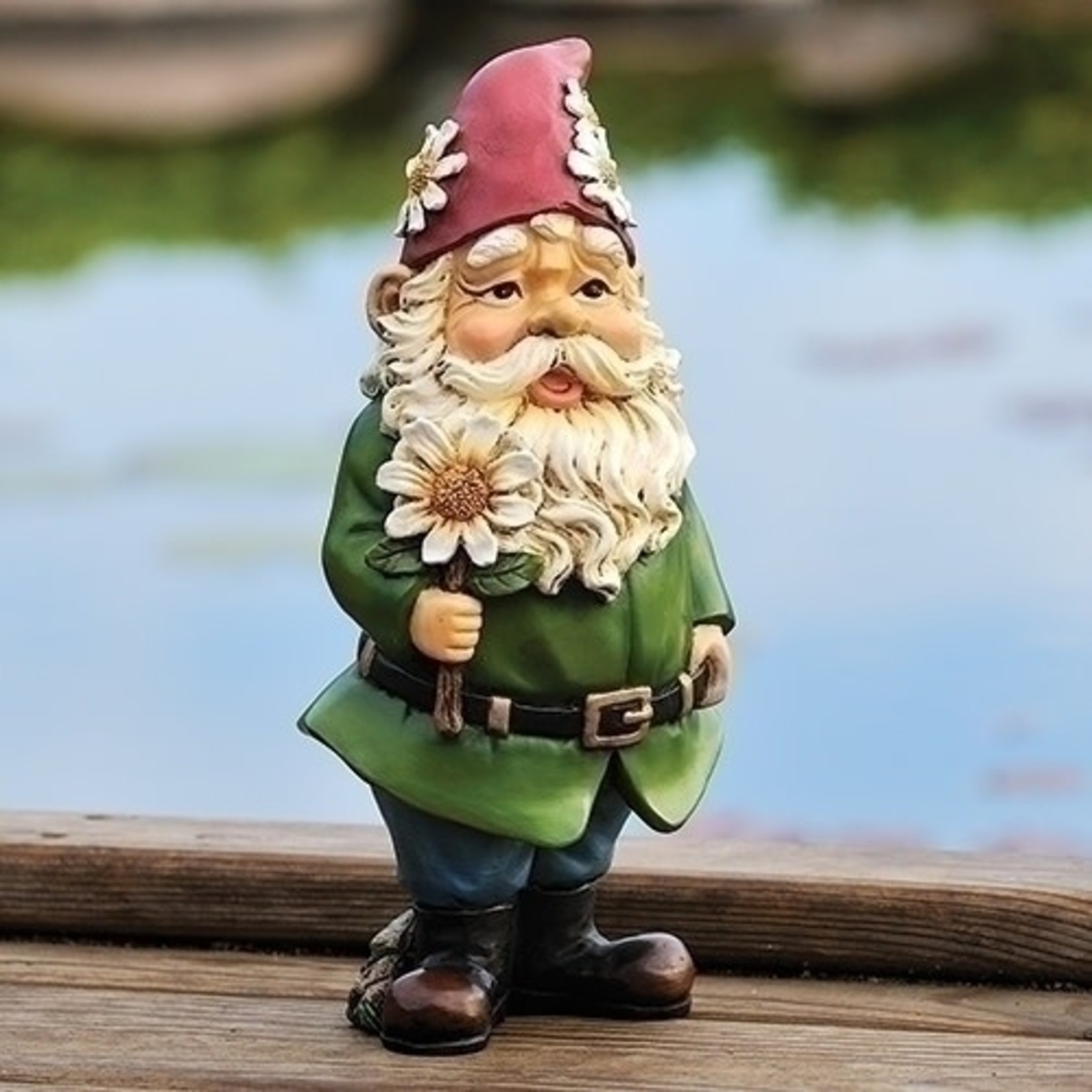 GNOME WITH DAISY STATUE