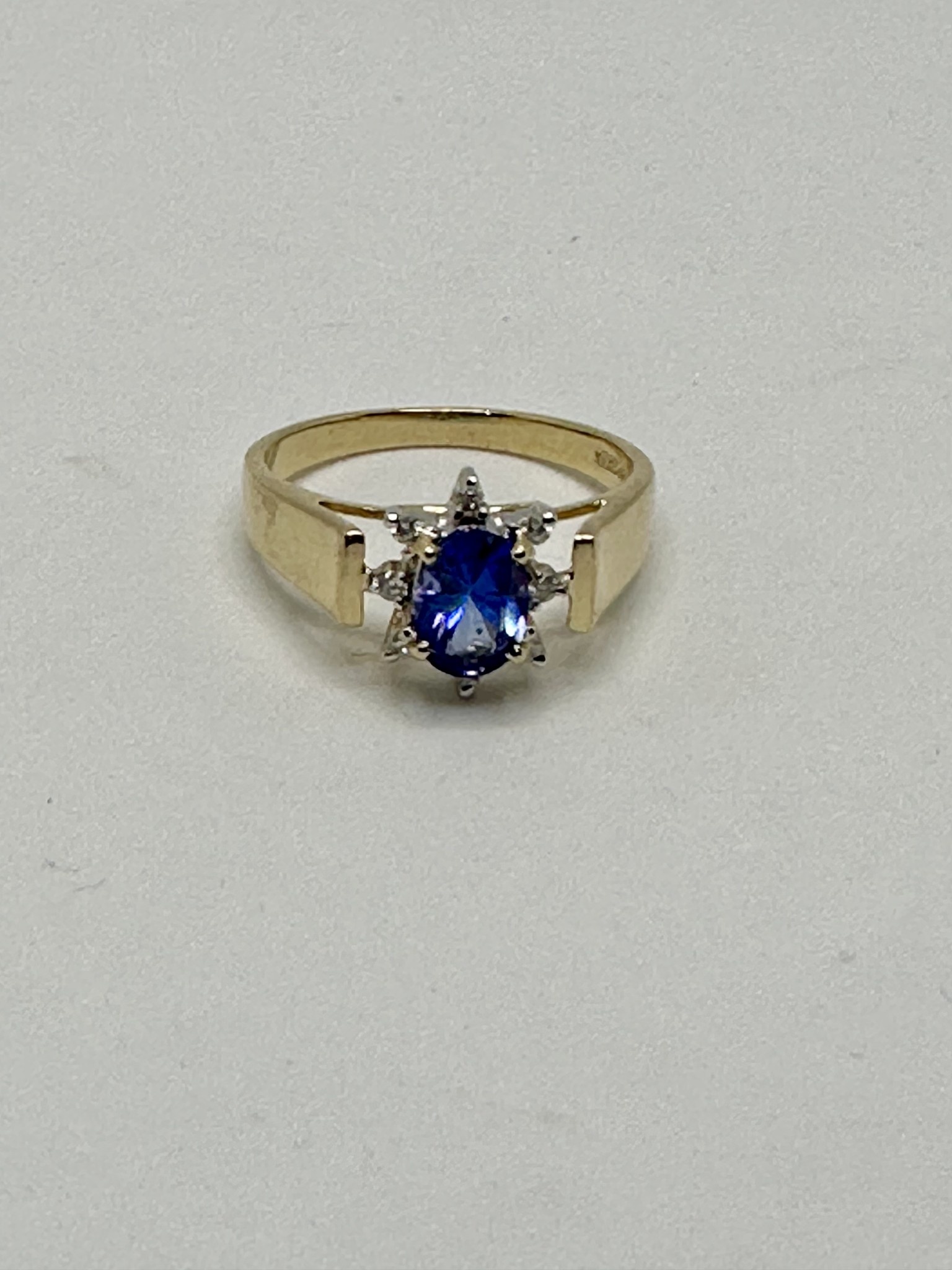 Tanzanite & Diamond Ring