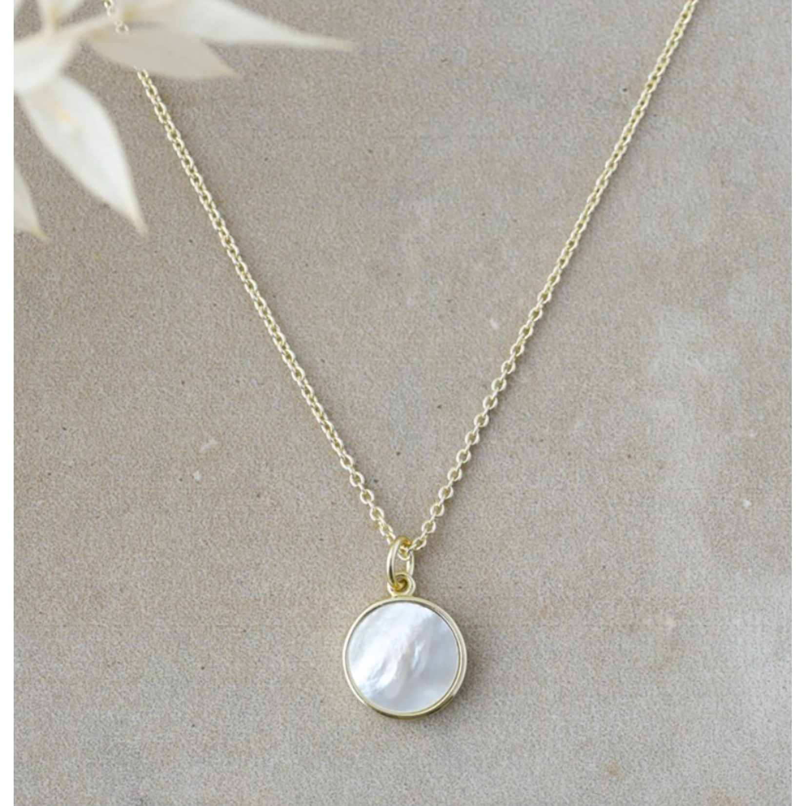 Glee ALLURING NECKLACE - MOTHER OF PEARL, HYPOALLERGENIC, ANTI-TARNISH