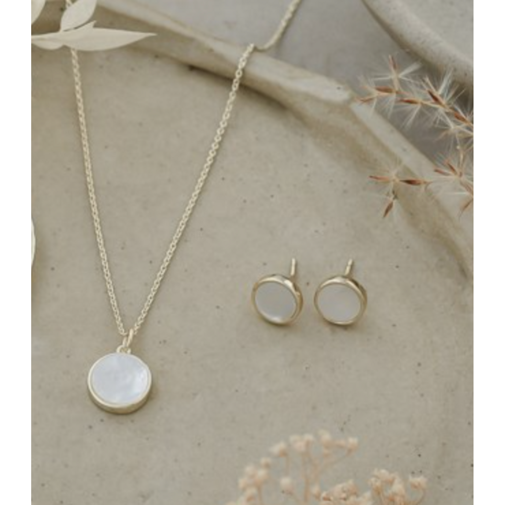 Glee ALLURING NECKLACE - MOTHER OF PEARL, HYPOALLERGENIC, ANTI-TARNISH