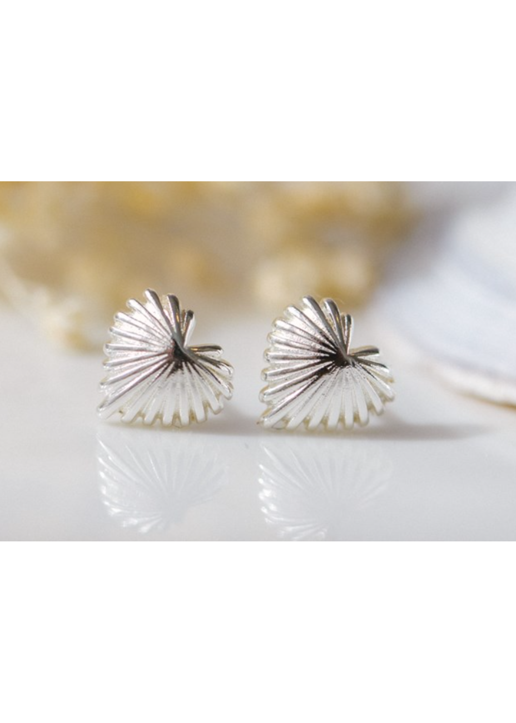 Glee SEASHELL HEART STUD EARRING-hypoallergenic, anti-tarnish