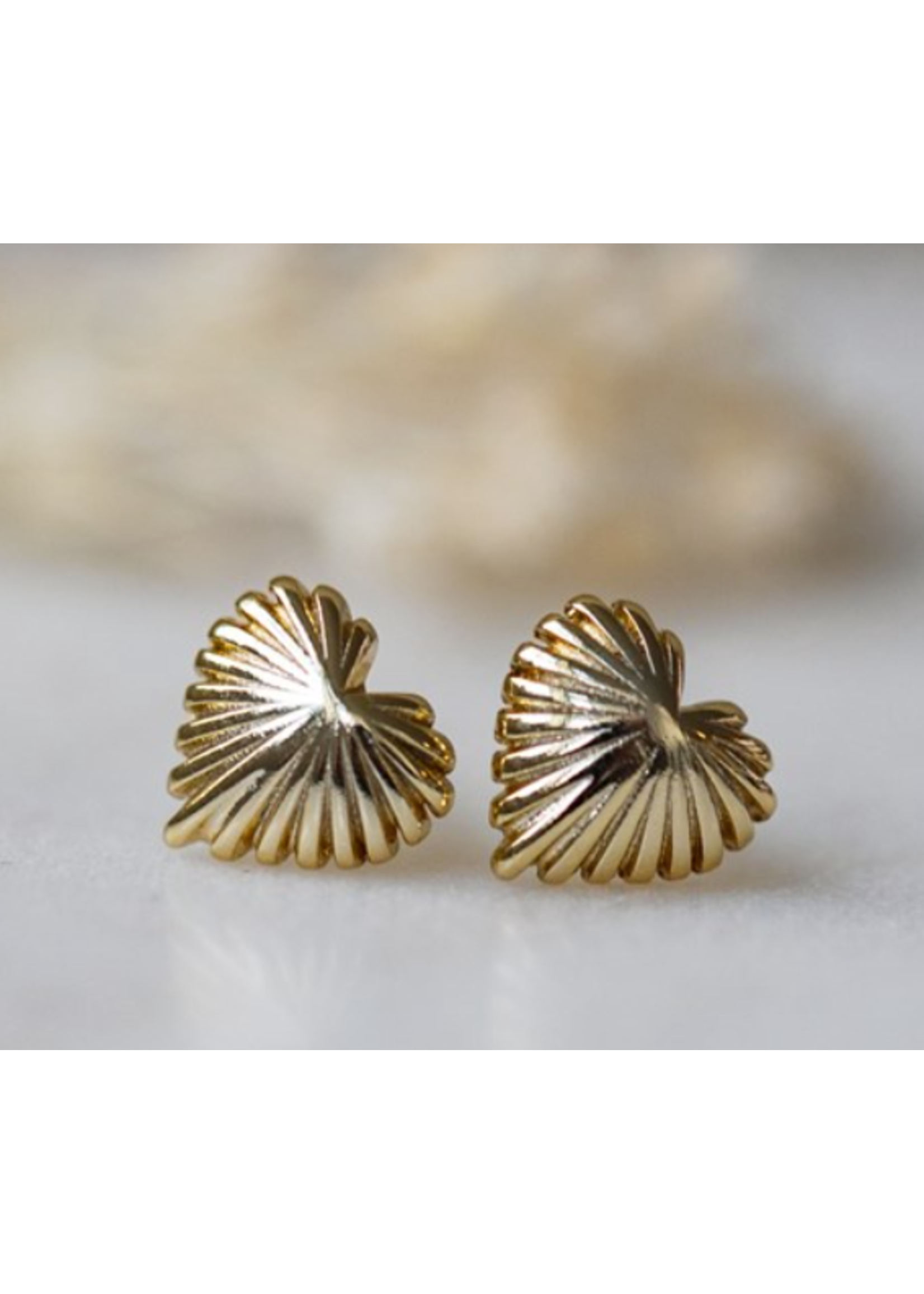 Glee SEASHELL HEART STUD EARRING-hypoallergenic, anti-tarnish