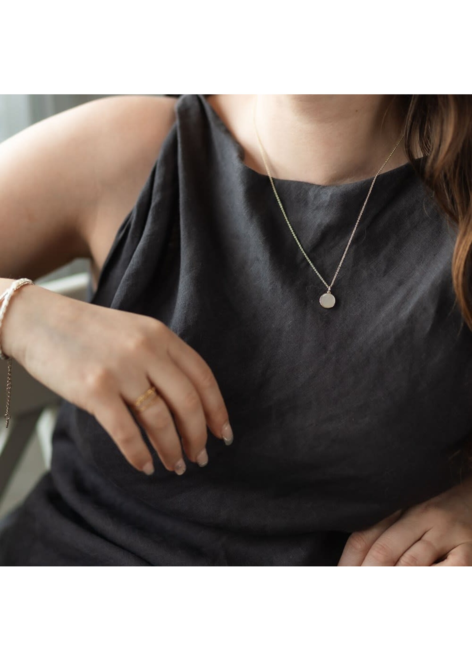 Glee ALLURING NECKLACE - MOTHER OF PEARL, HYPOALLERGENIC, ANTI-TARNISH