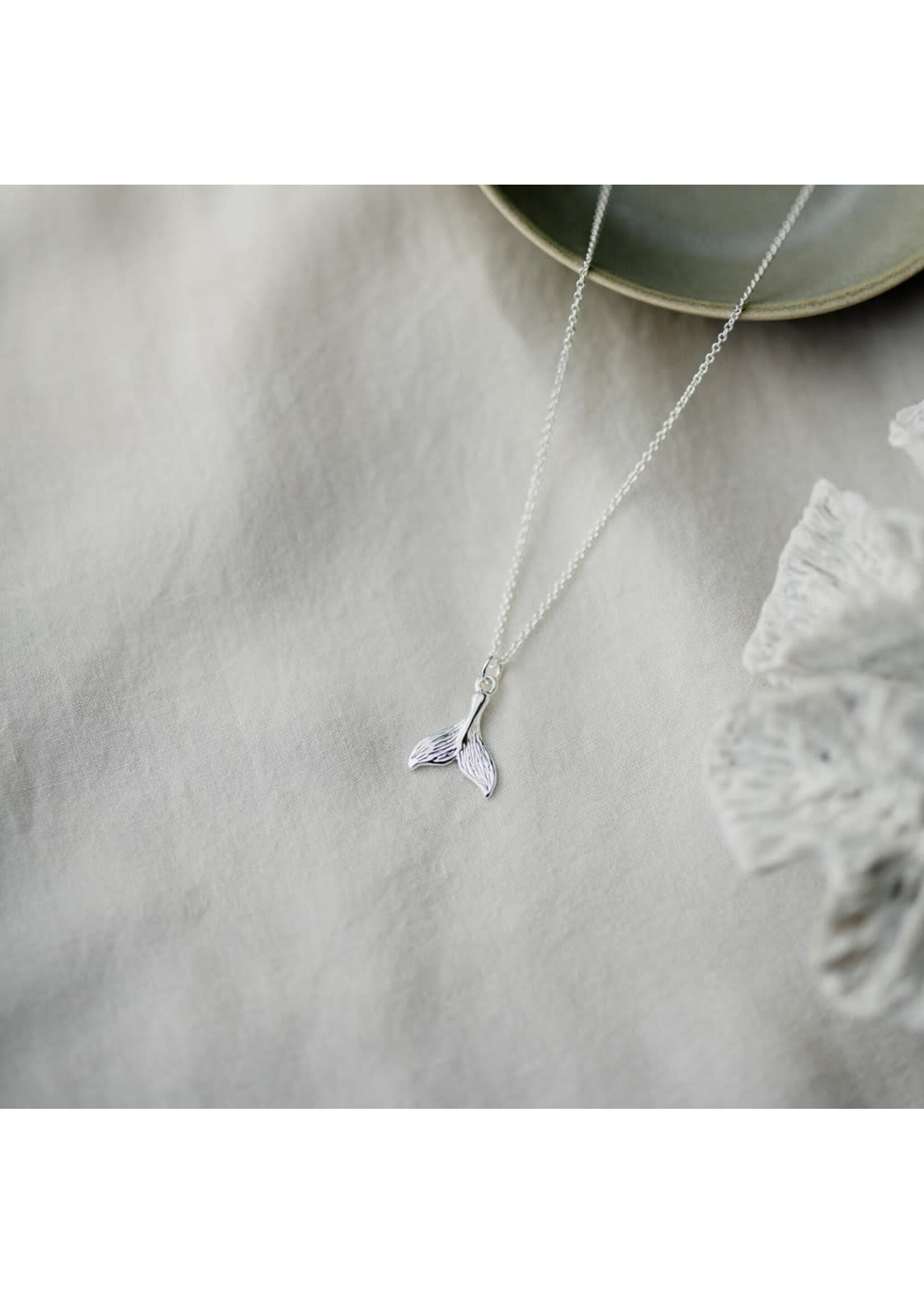 Glee TIDAL WHALE TAIL NECKLACE