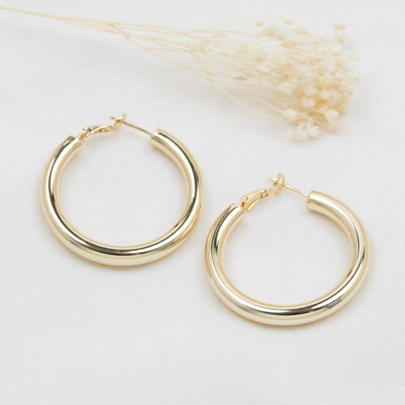 Glee ABUNDANT HOOP EARRING-hypoallergenic, anti-tarnish