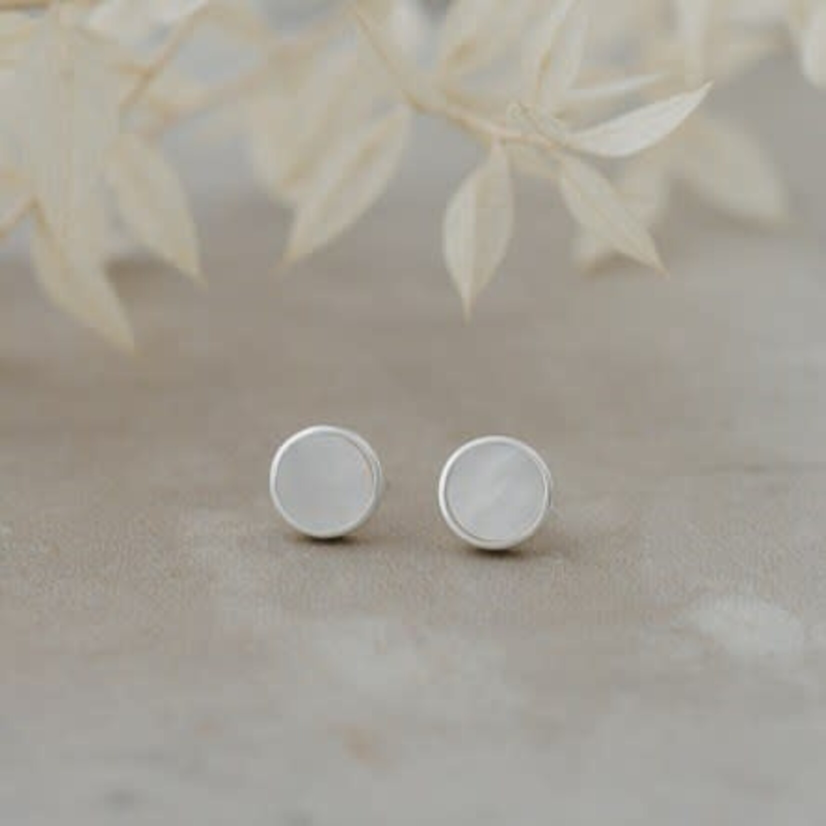 Glee Alluring Stud Earring - Mother of Pearl