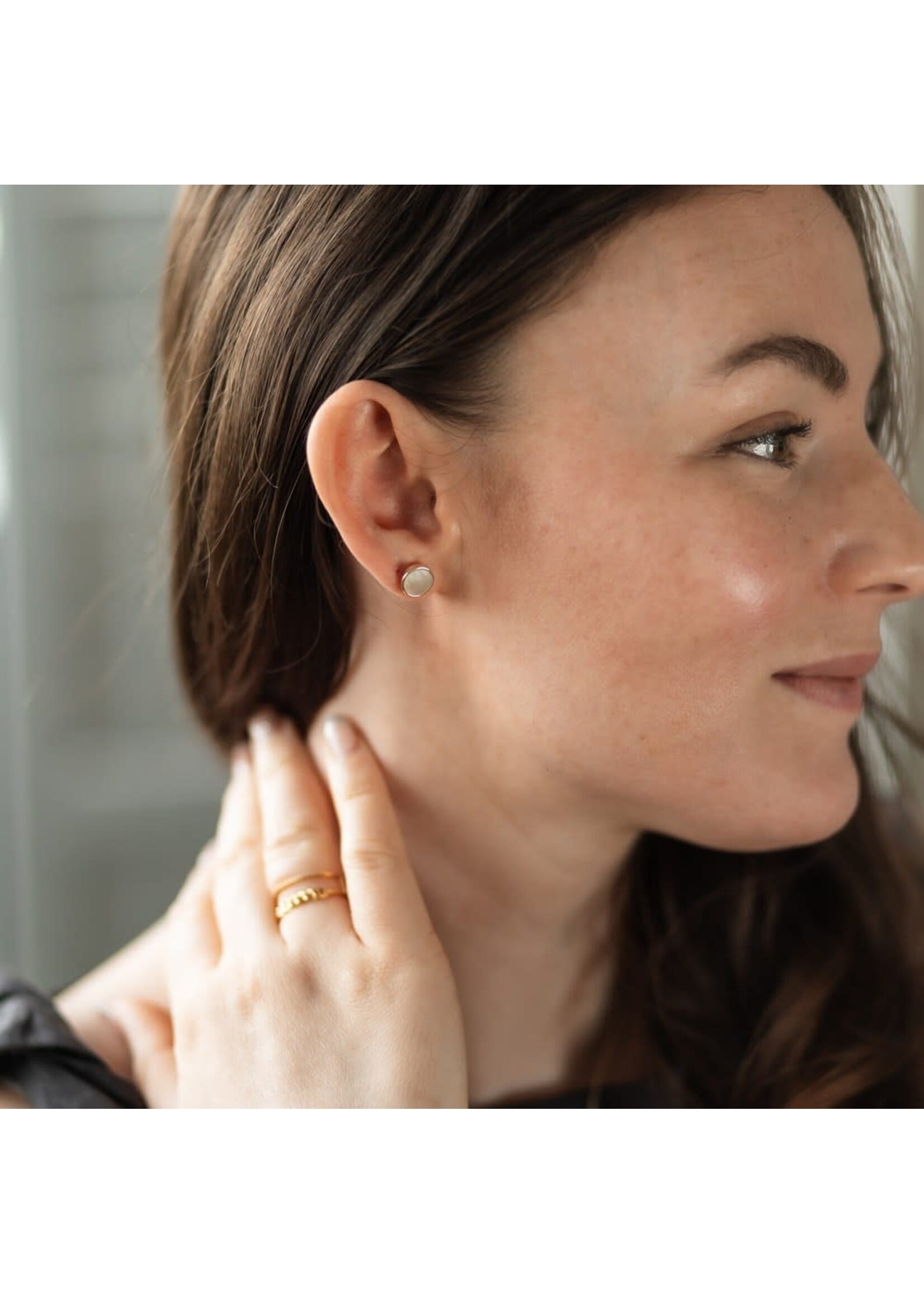 Glee Alluring Stud Earring - Mother of Pearl